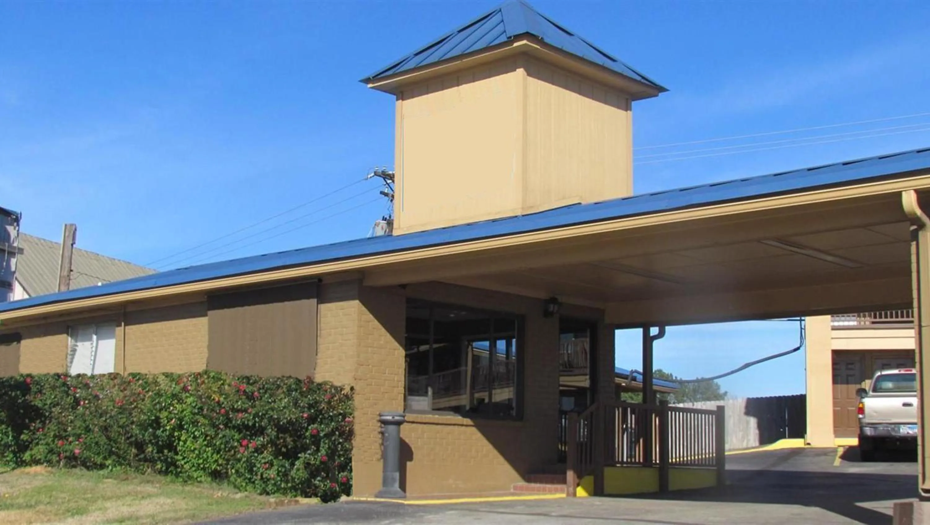 Property building in Xecutive Inn and Suites