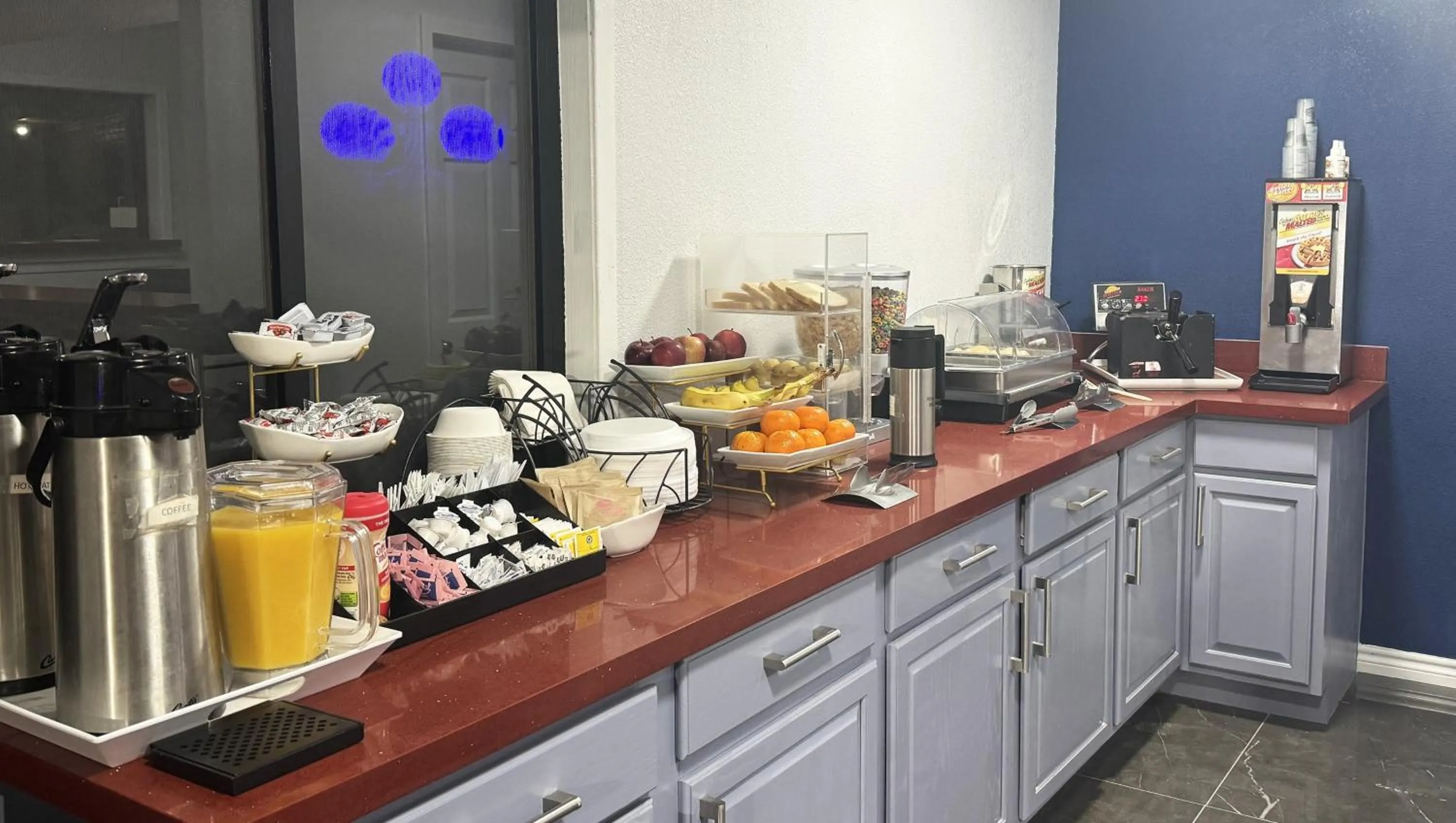 Breakfast in Xecutive Inn and Suites