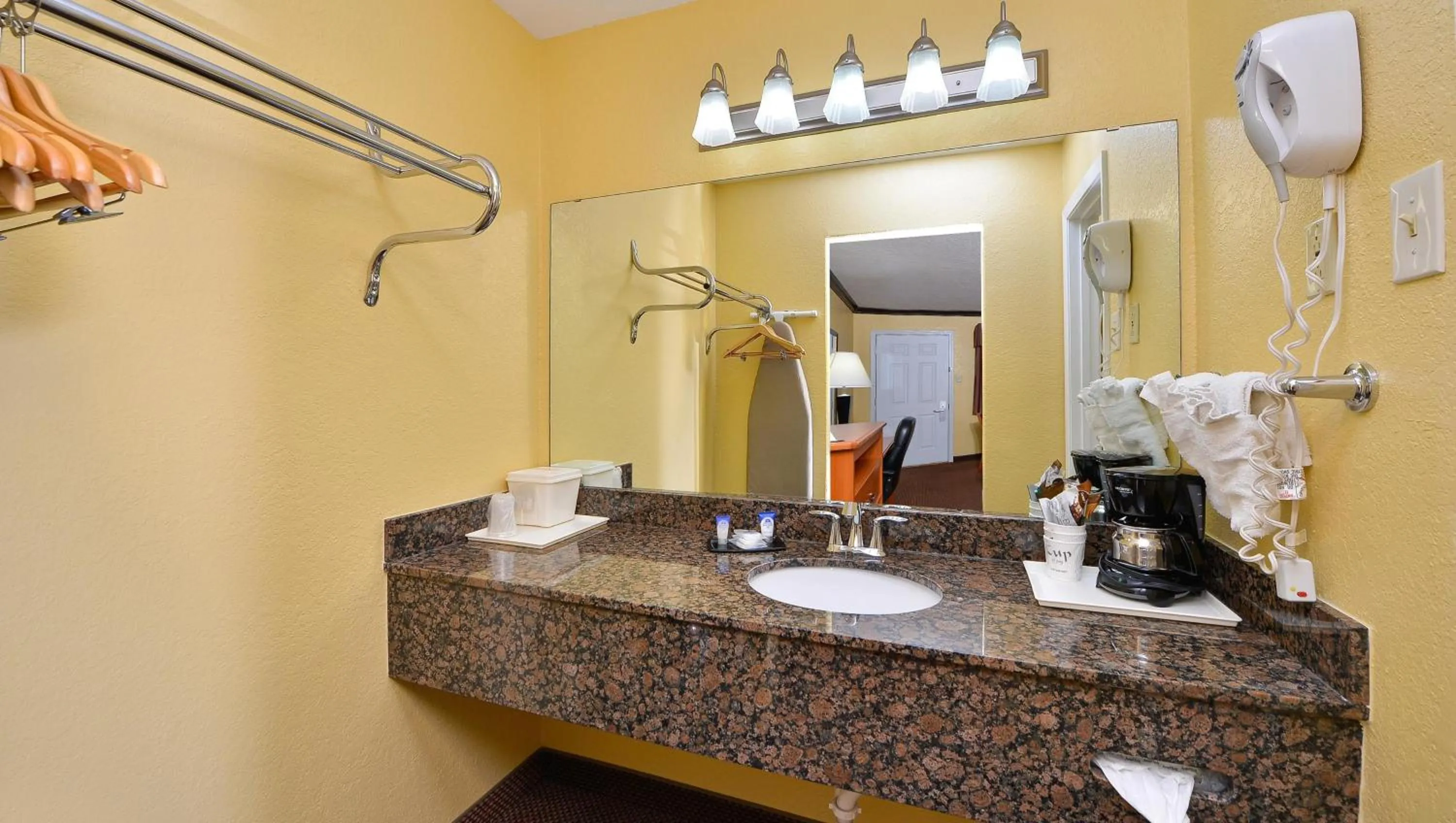 Bathroom in Xecutive Inn and Suites