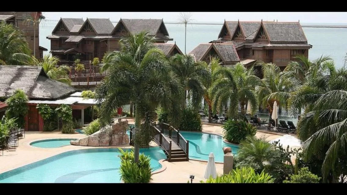 Swimming pool in LANGKAWI LAGOON RESORT OCEAN SUITE