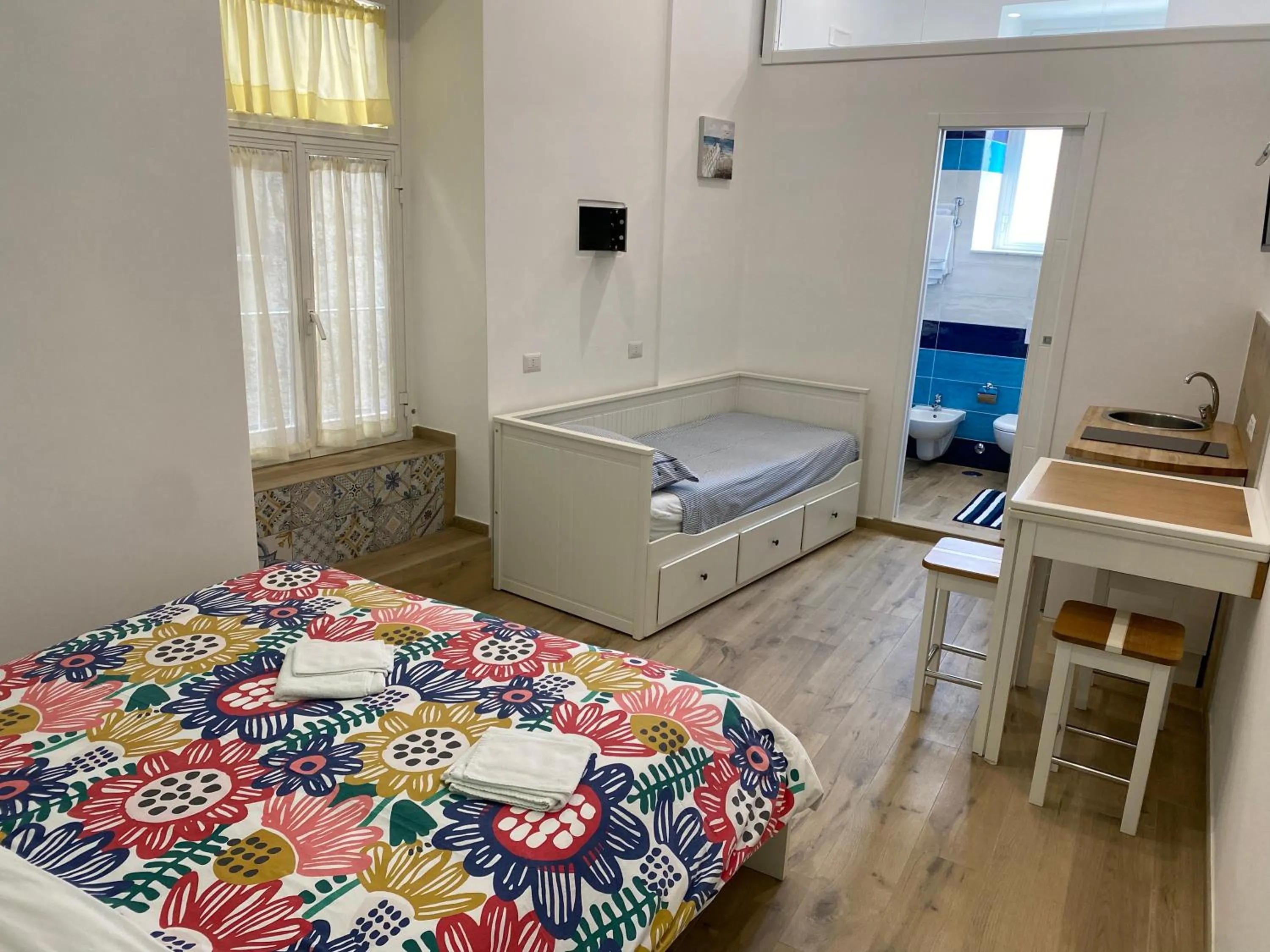 Photo of the whole room, Bed in CANELLI HOUSE SORRENTO