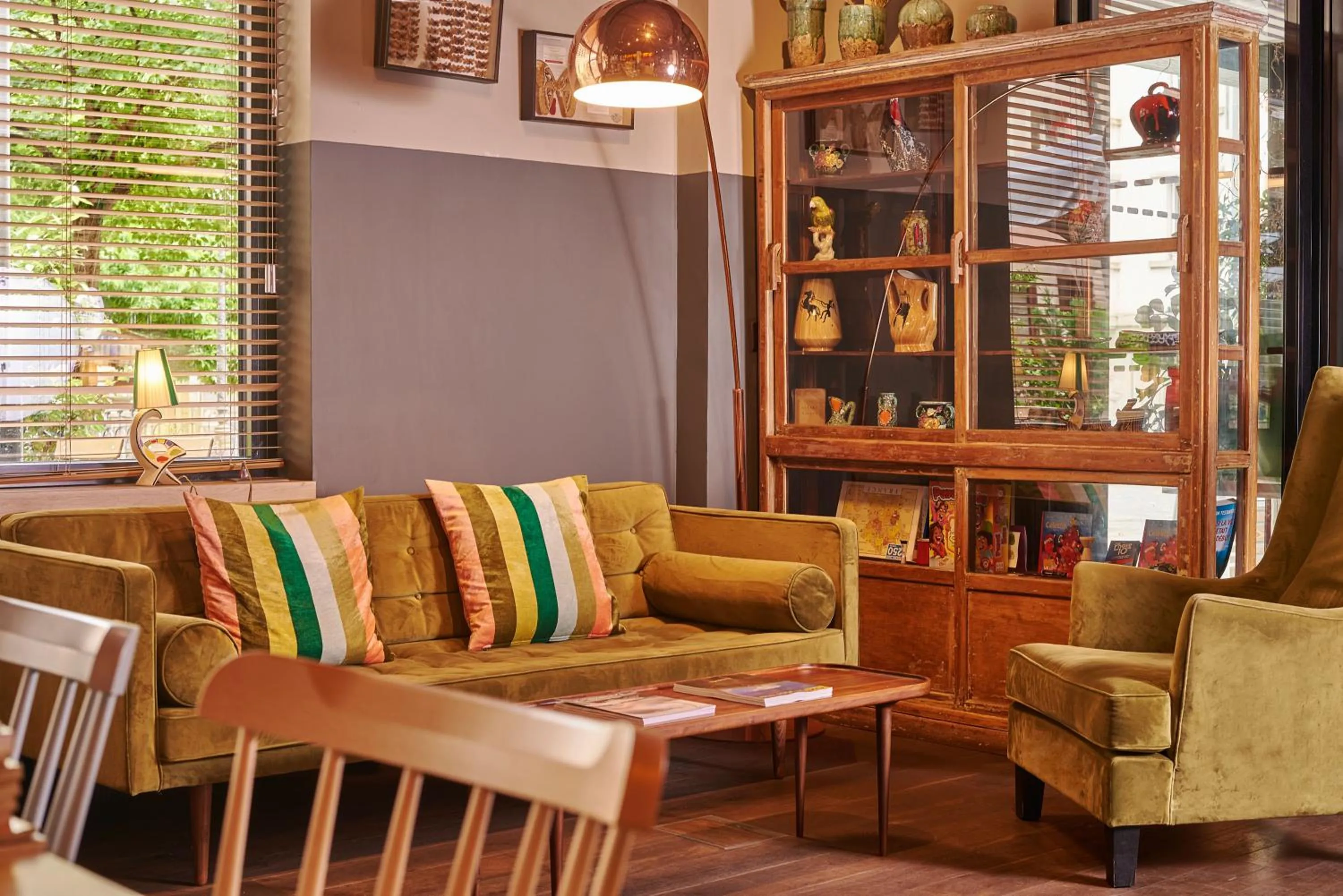 Living room in Hotel Kaijoo by HappyCulture