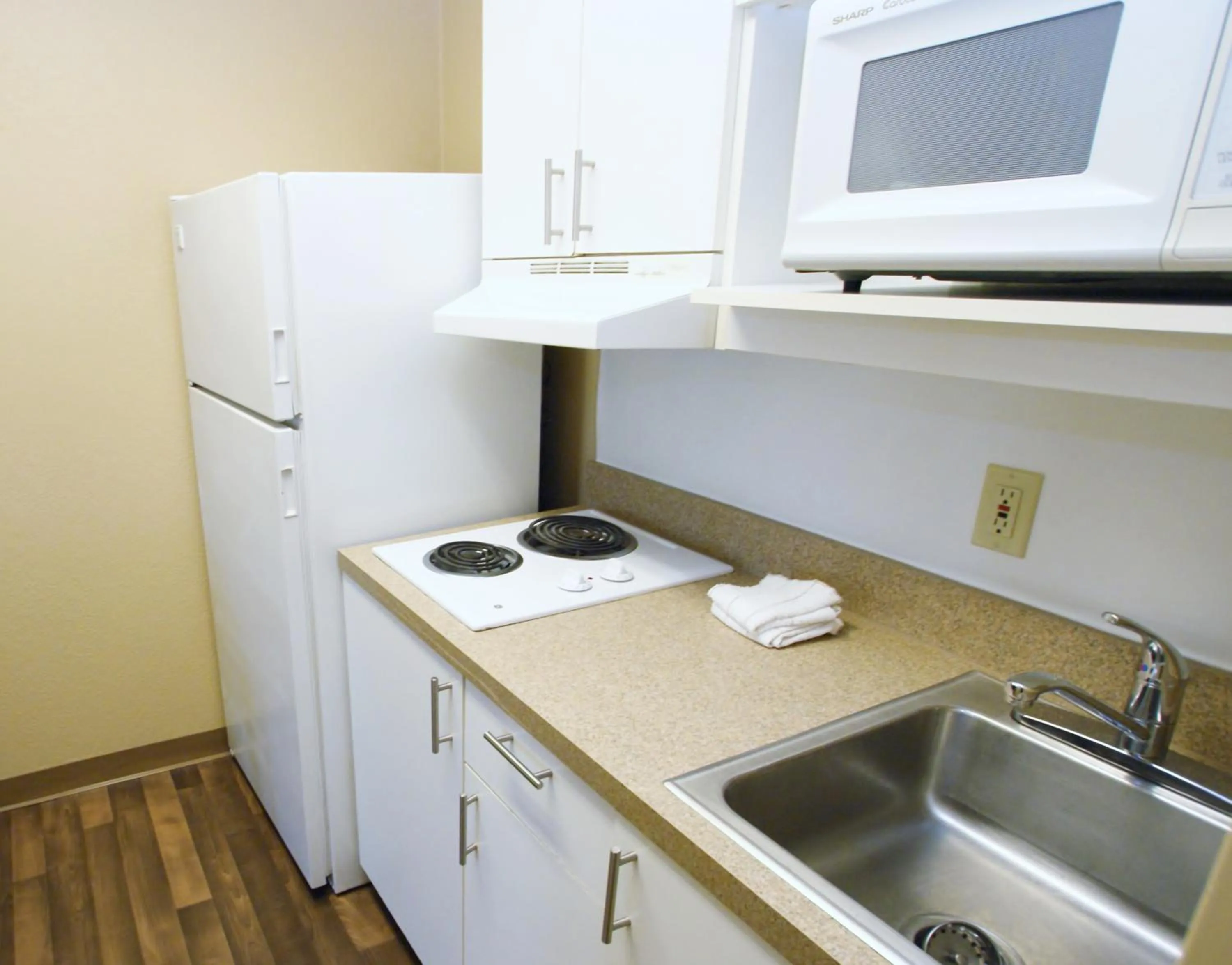 Kitchen or kitchenette in Extended Stay America Select Suites - Wilkes - Barre - Scranton