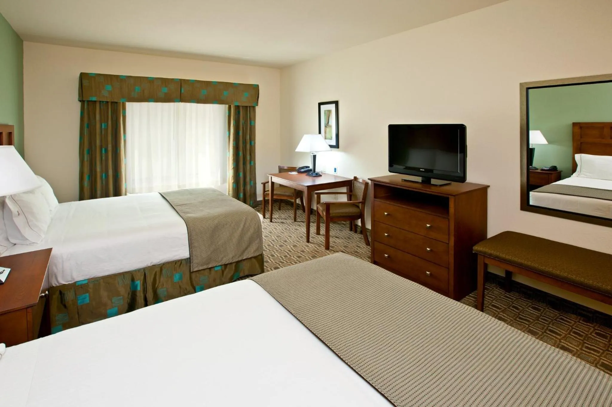 Photo of the whole room, Bed in Holiday Inn Express & Suites Ripley by IHG