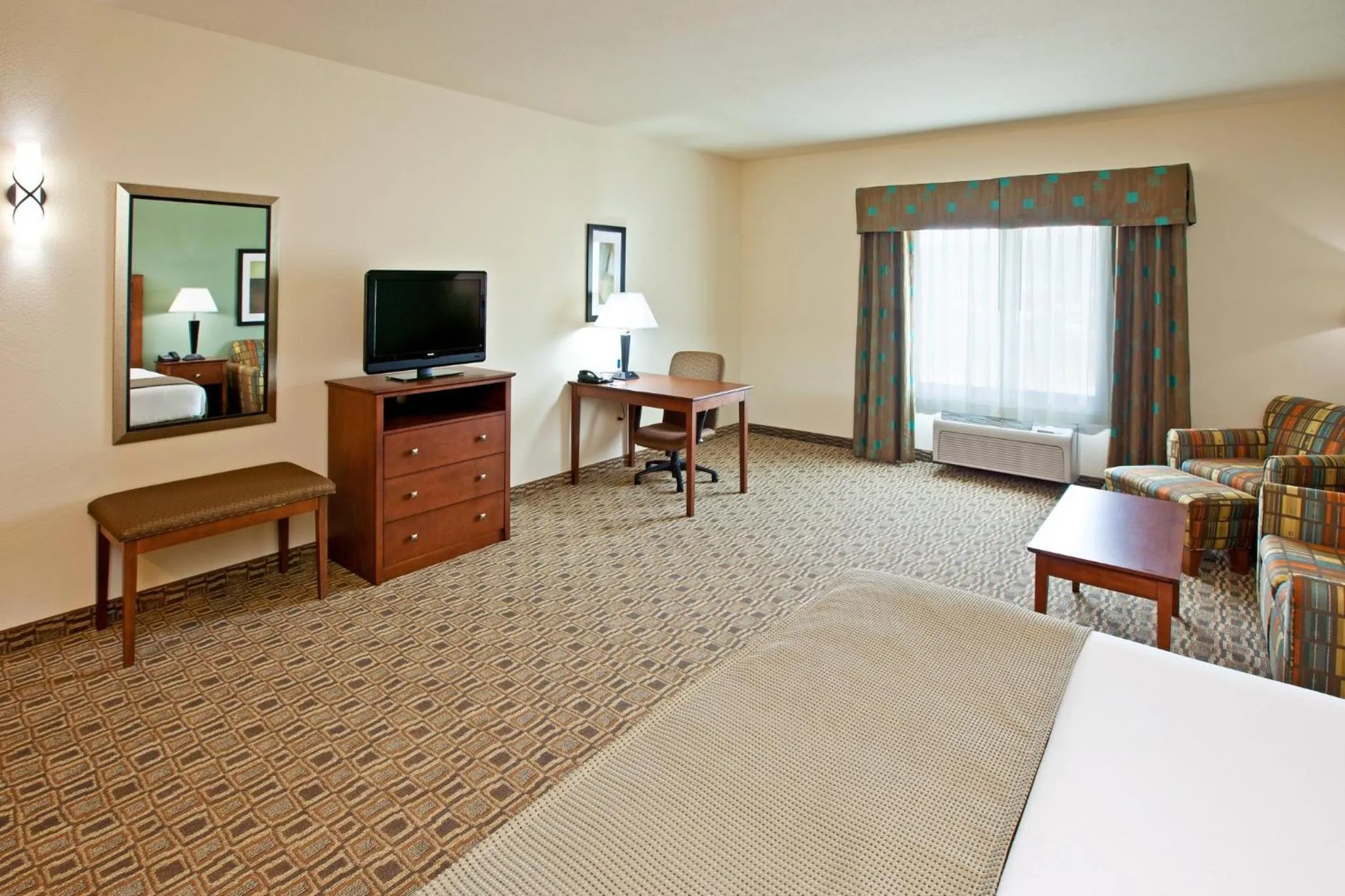 Photo of the whole room, Bed in Holiday Inn Express & Suites Ripley by IHG