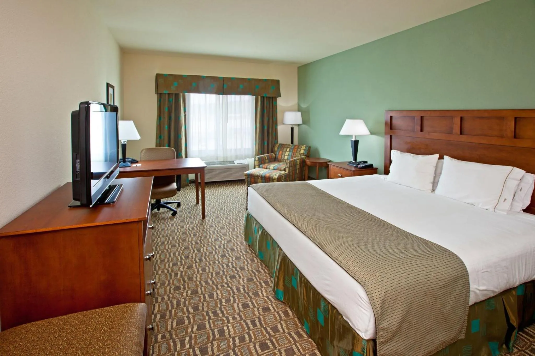 Photo of the whole room, Bed in Holiday Inn Express & Suites Ripley by IHG