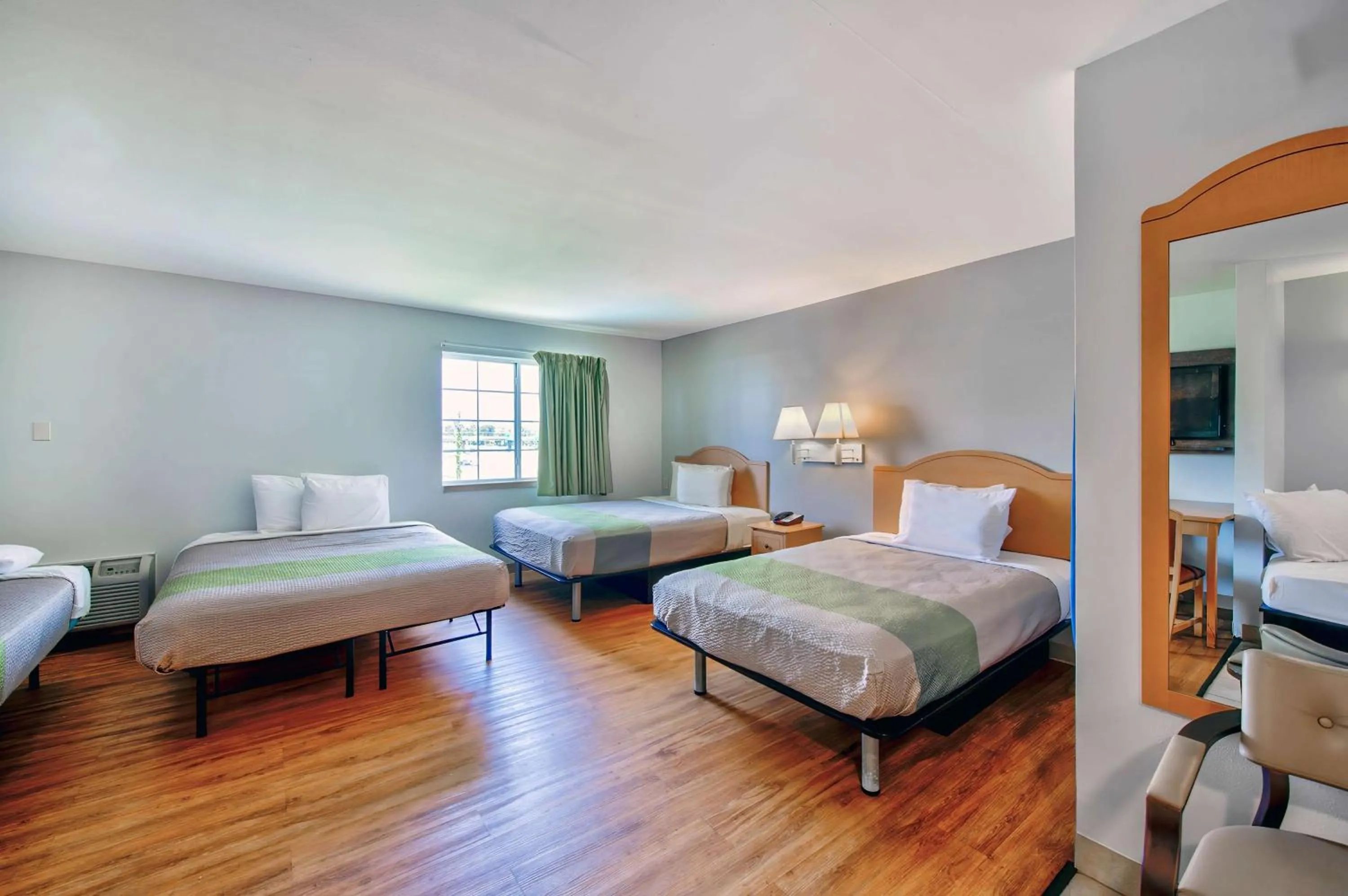 Photo of the whole room in Studio 6-Sulphur, LA