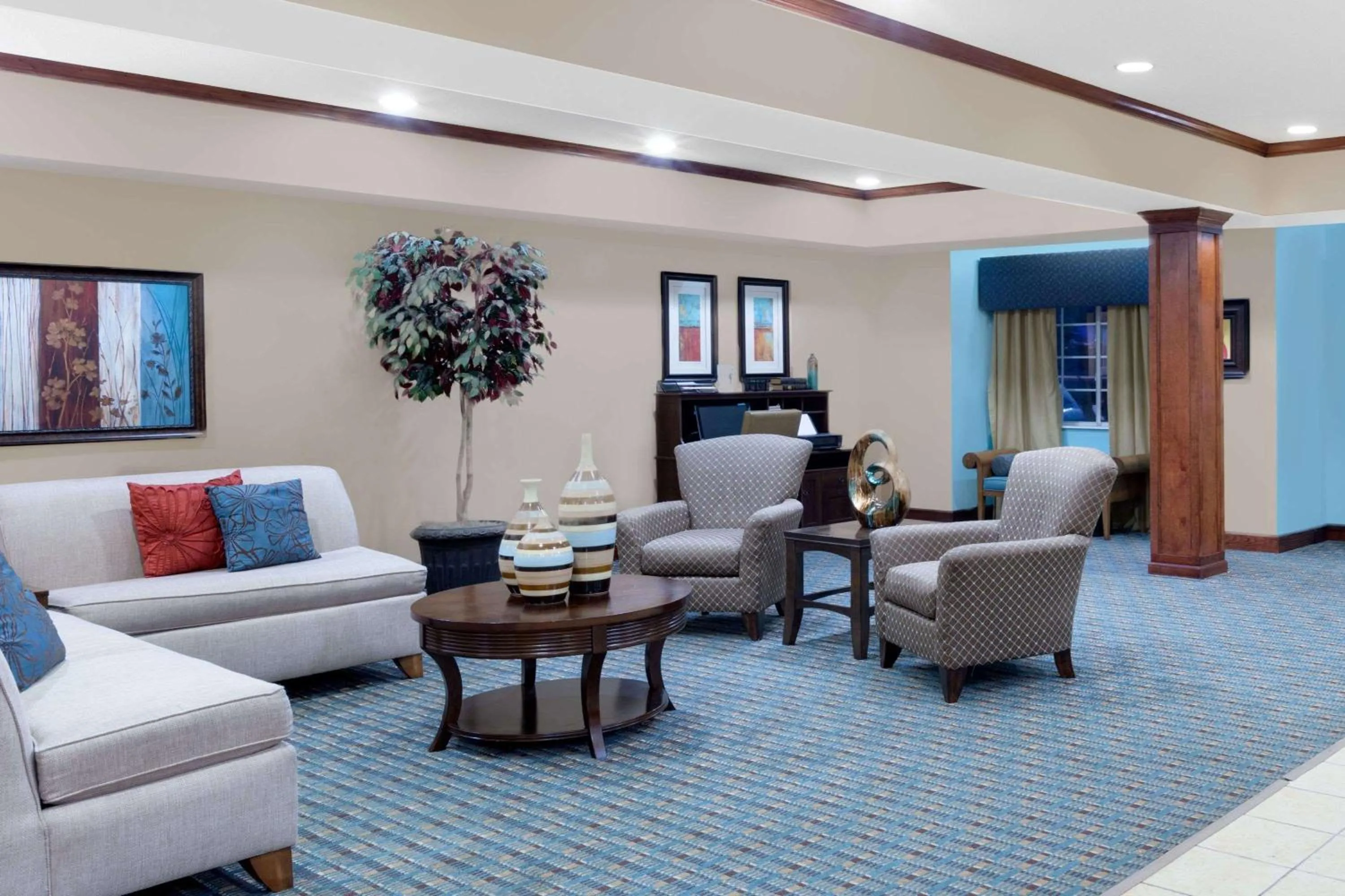 Lobby or reception, Seating Area in Microtel Inn & Suites by Wyndham Starkville