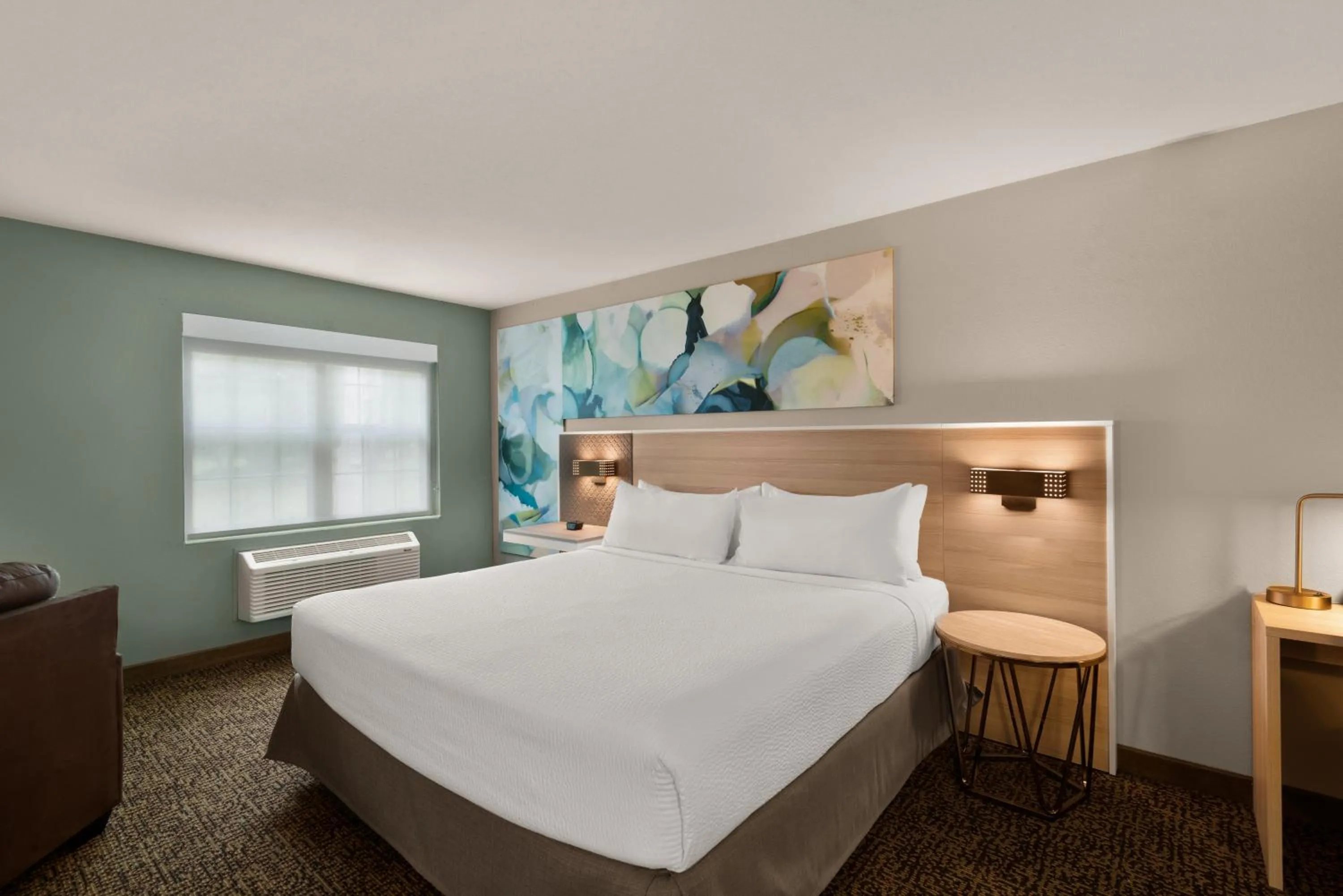 Bed in Wyndham Garden Galena Hotel & Day Spa