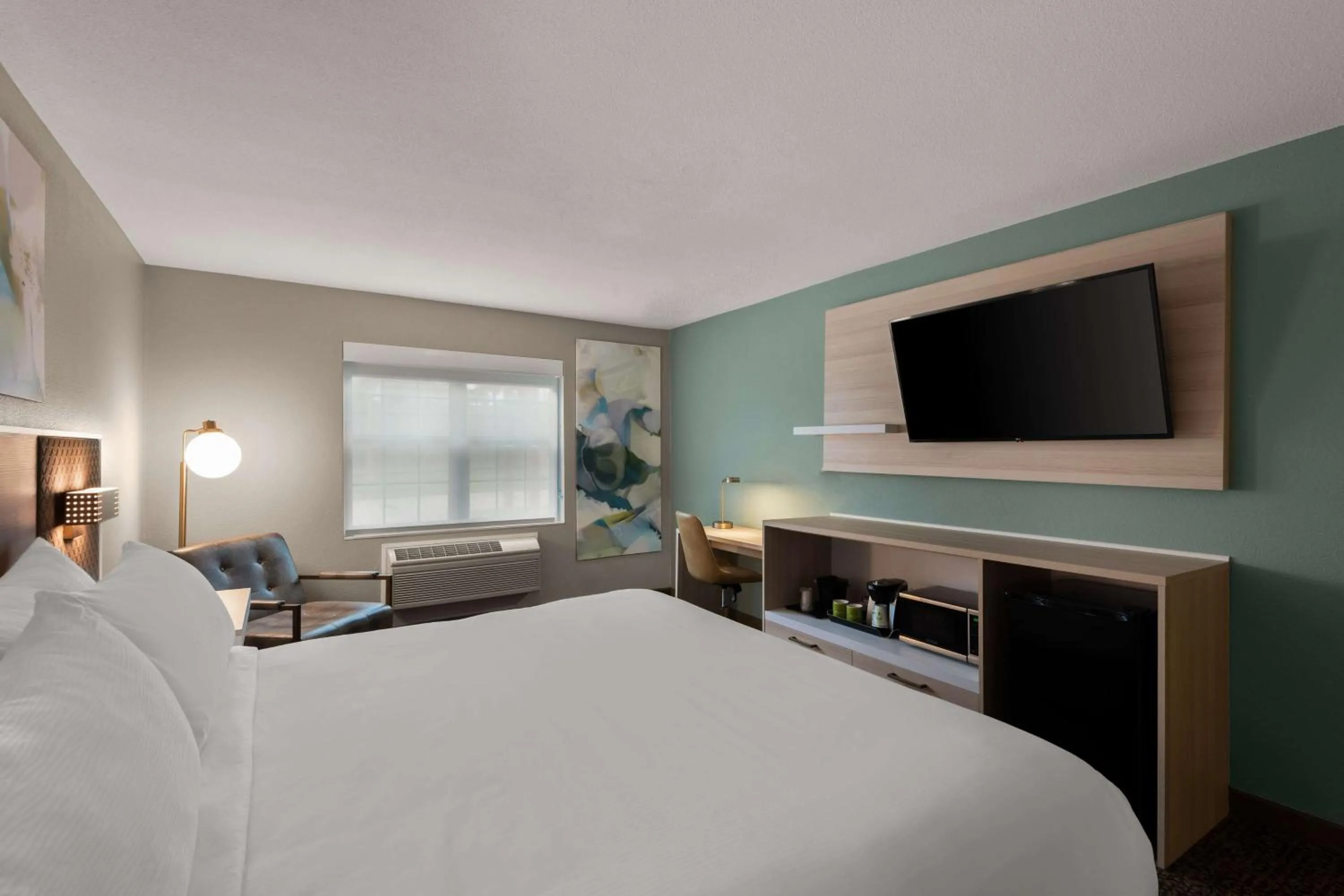 Photo of the whole room, Bed in Wyndham Garden Galena Hotel & Day Spa