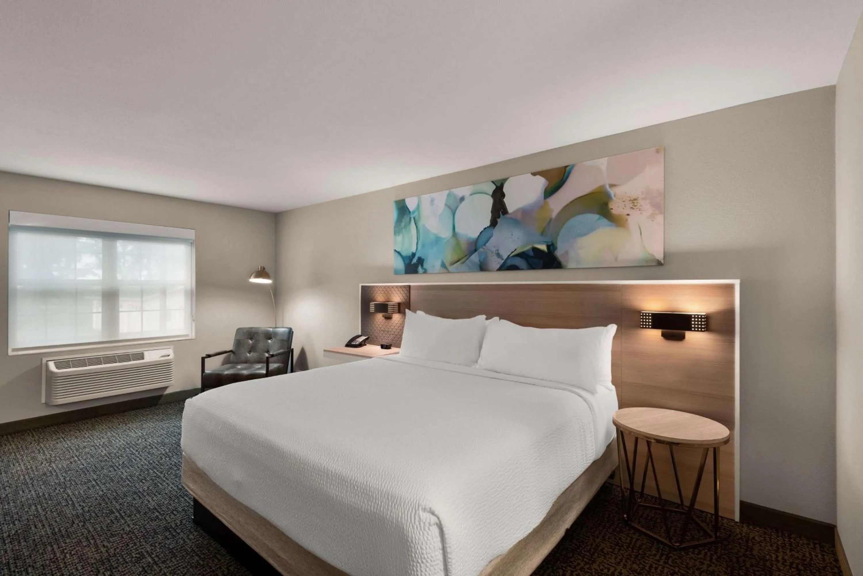 Photo of the whole room, Bed in Wyndham Garden Galena Hotel & Day Spa