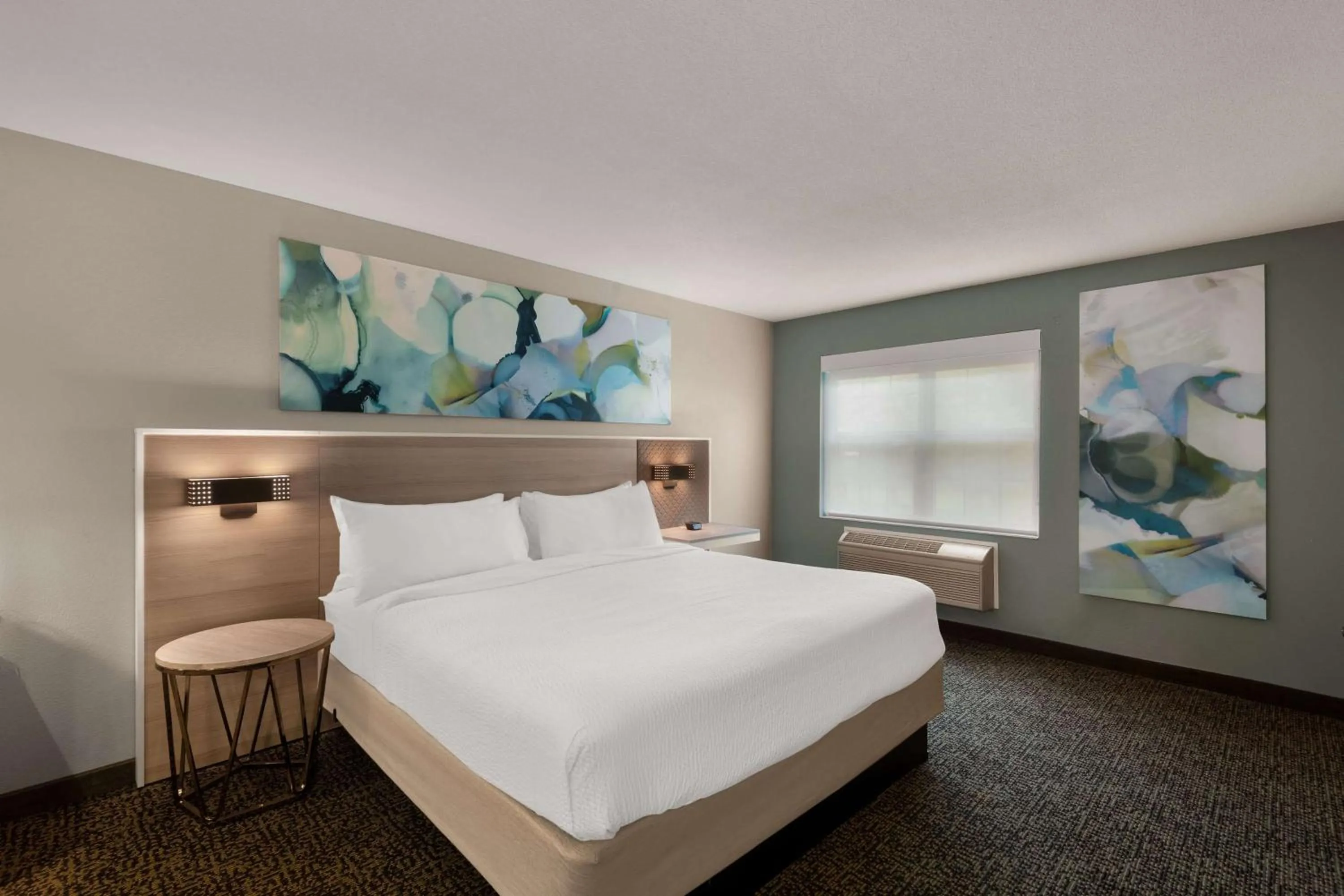 Bed in Wyndham Garden Galena Hotel & Day Spa