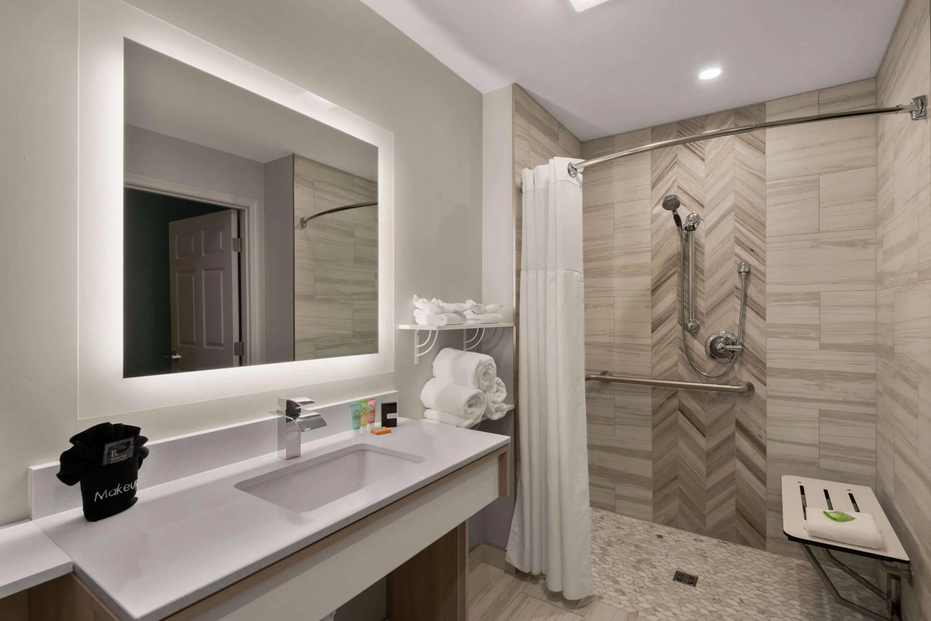 TV and multimedia in Wyndham Garden Galena Hotel & Day Spa