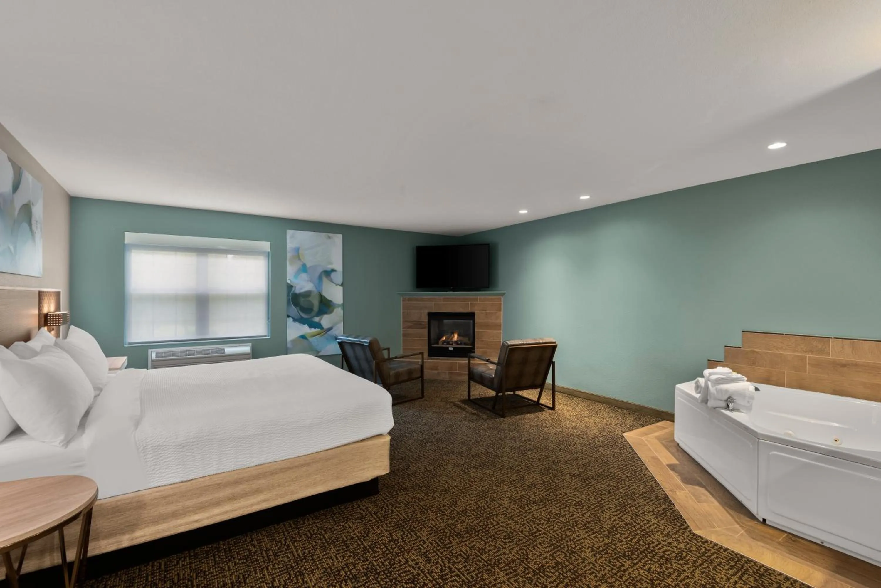 Photo of the whole room, Bed in Wyndham Garden Galena Hotel & Day Spa