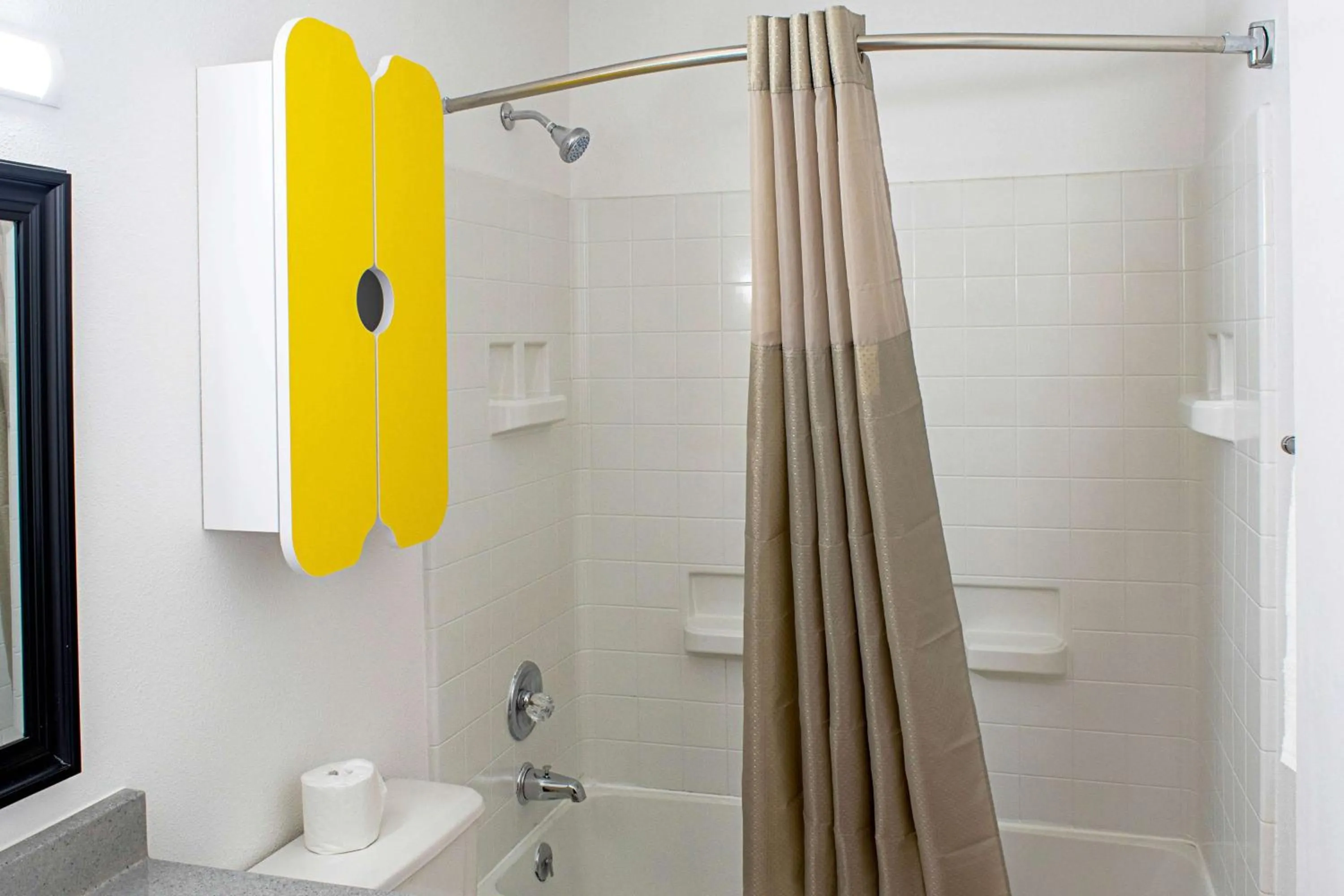 Shower in Studio Lodge - Cincinnati - Springdale