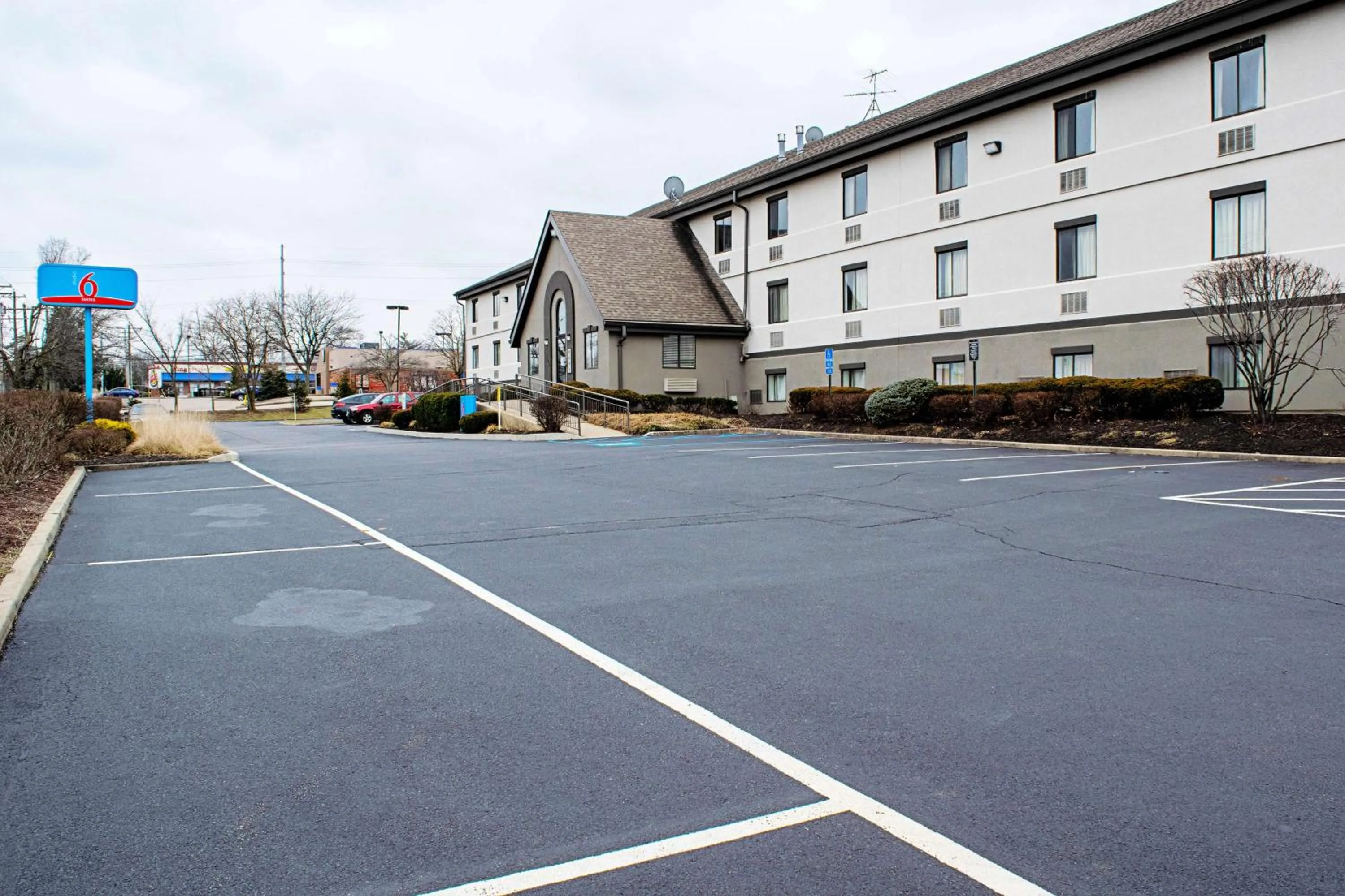 Property building in Studio Lodge - Cincinnati - Springdale