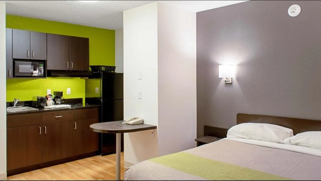 Bed in Studio Lodge - Cincinnati - Springdale