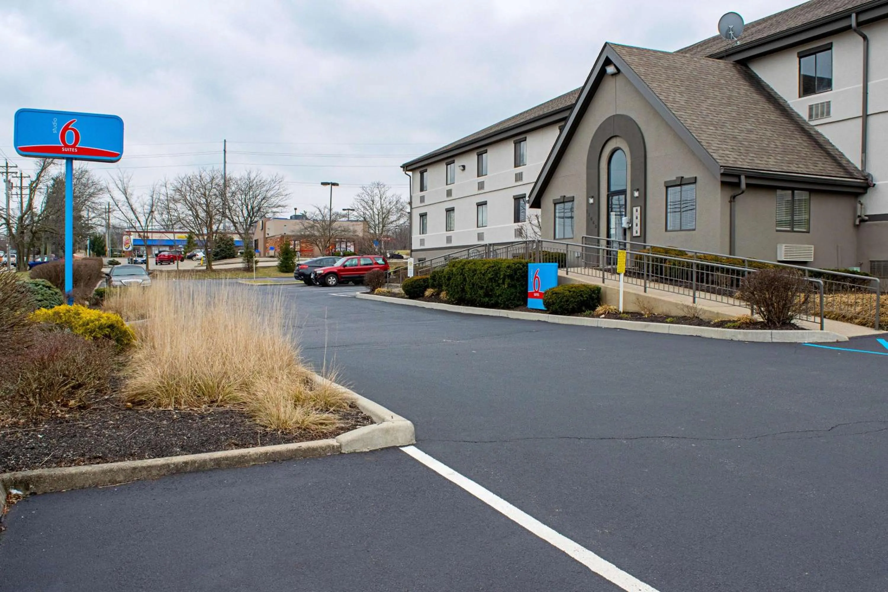 Property building in Studio Lodge - Cincinnati - Springdale