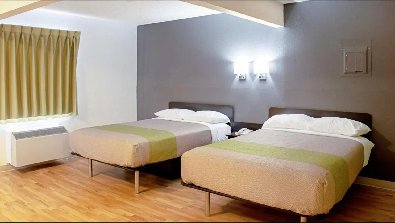 Bed in Studio Lodge - Cincinnati - Springdale