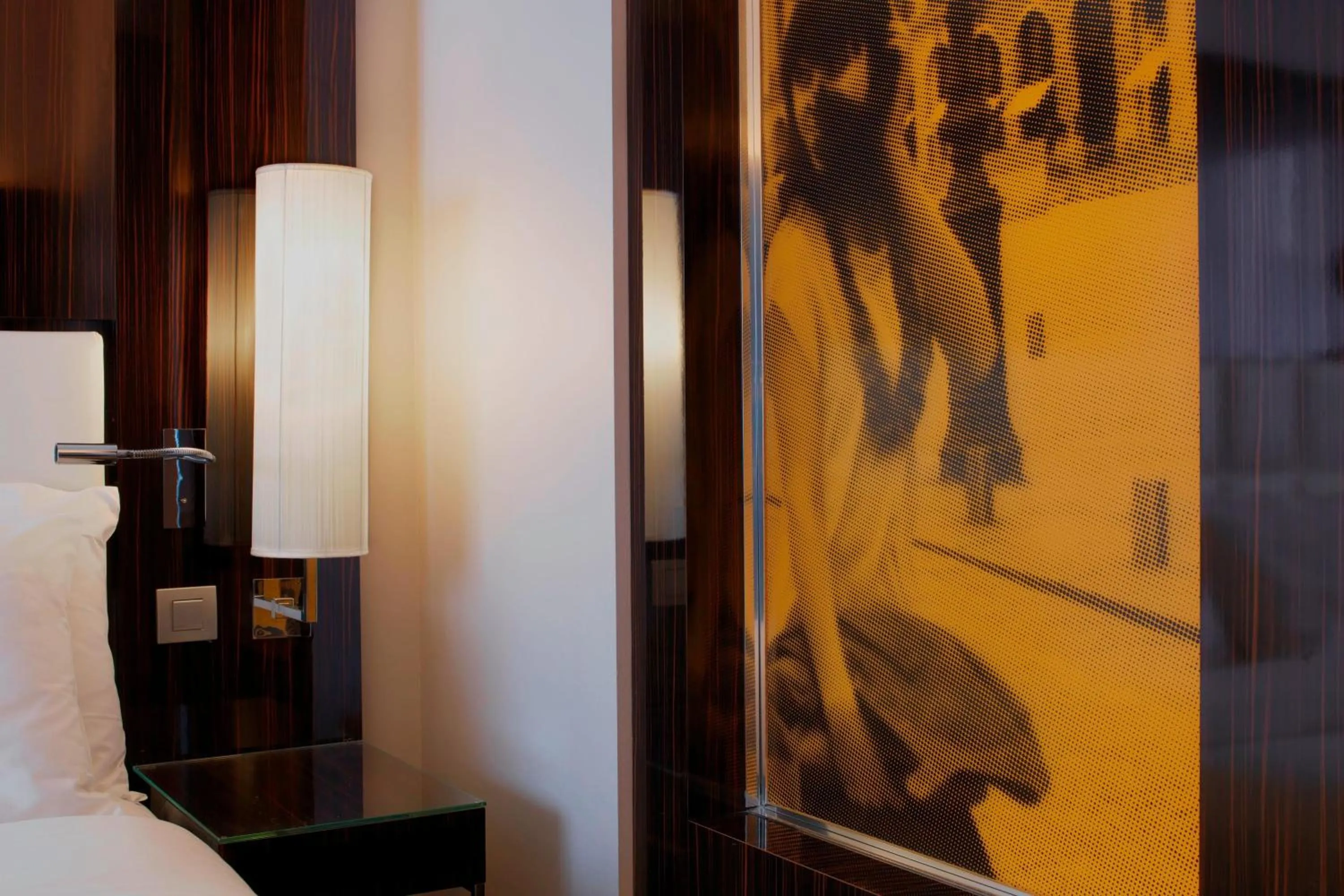 Photo of the whole room in Le Méridien Paris Arc De Triomphe