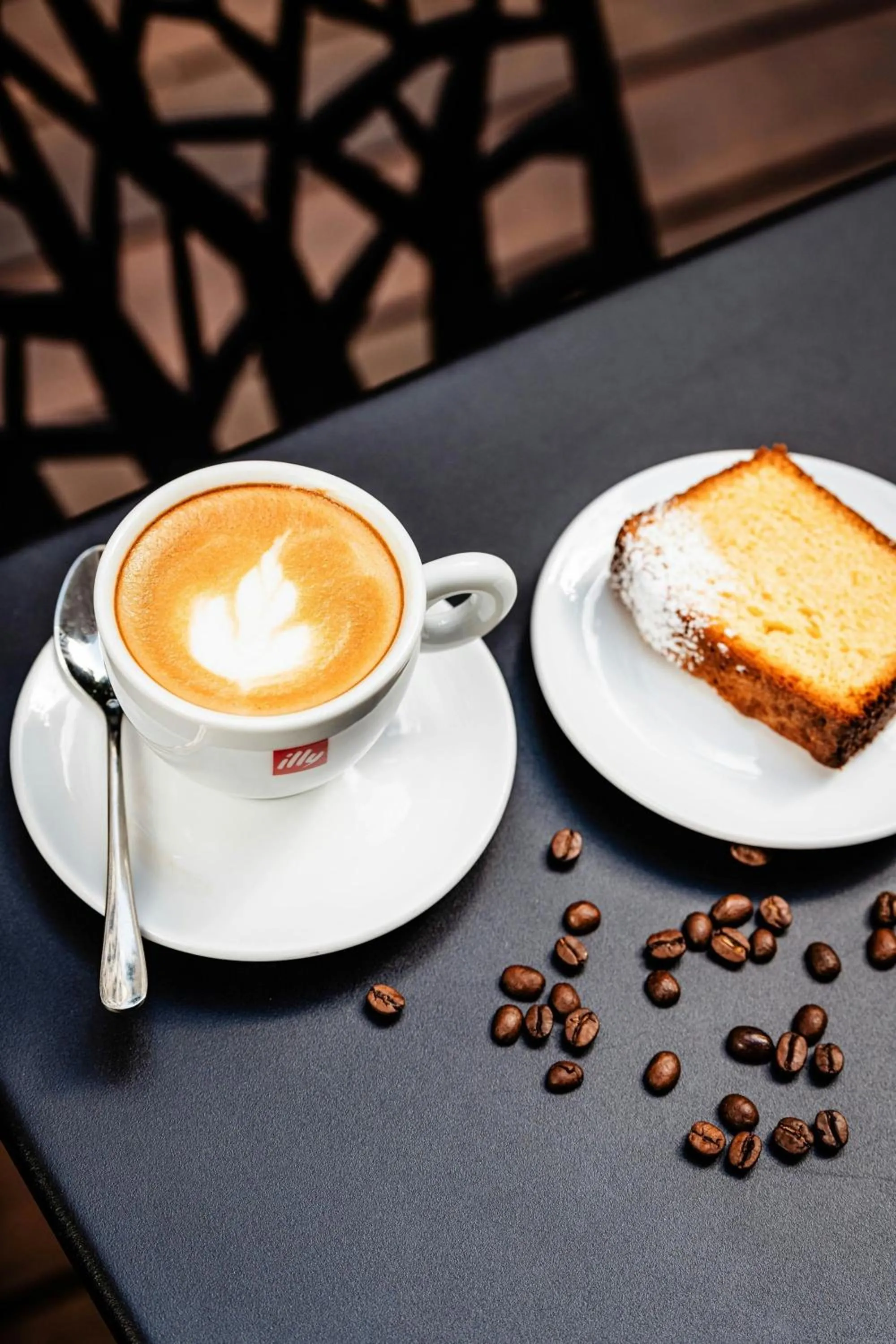 Restaurant/places to eat in Le Méridien Paris Arc De Triomphe