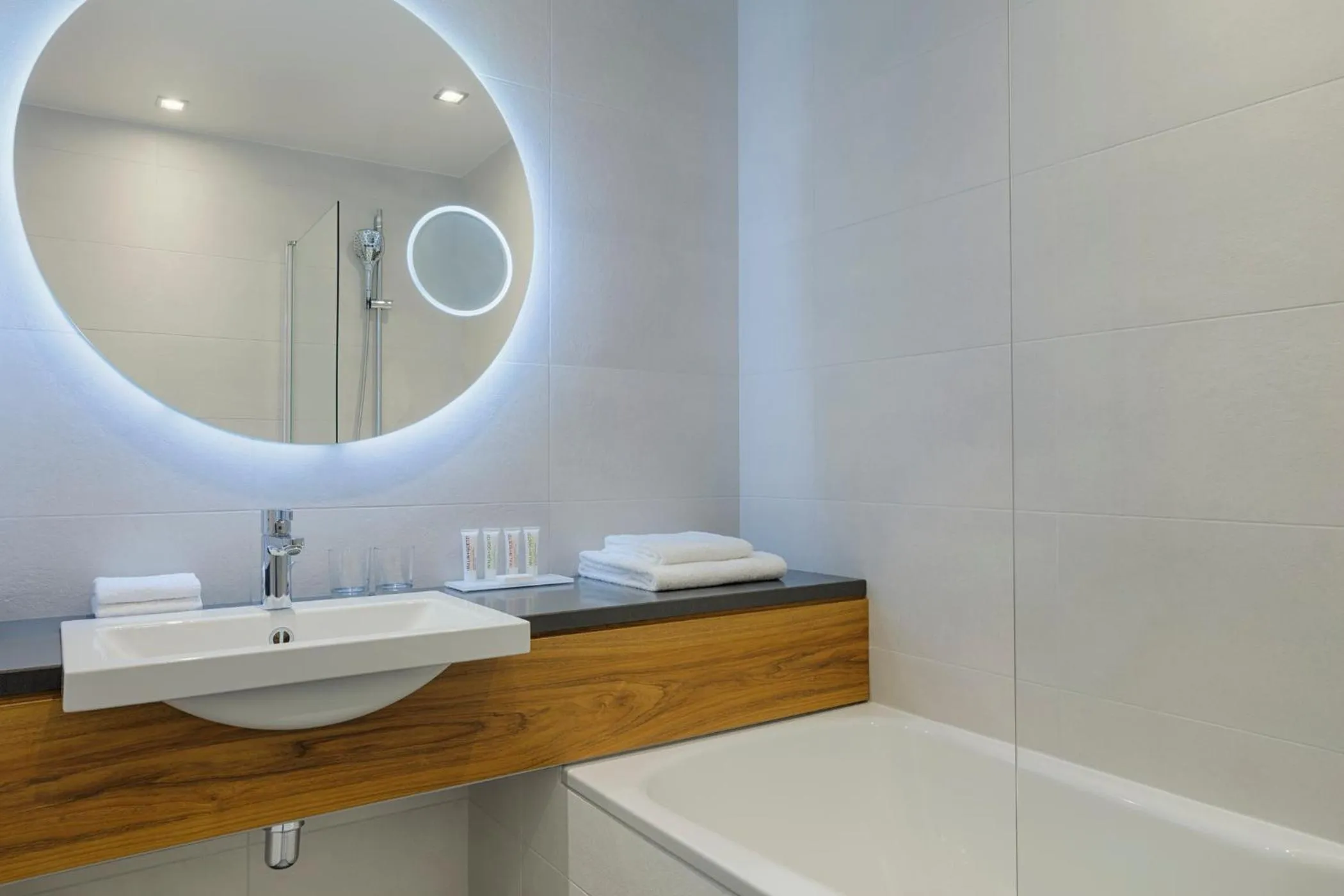 Bathroom in Le Méridien Paris Arc De Triomphe