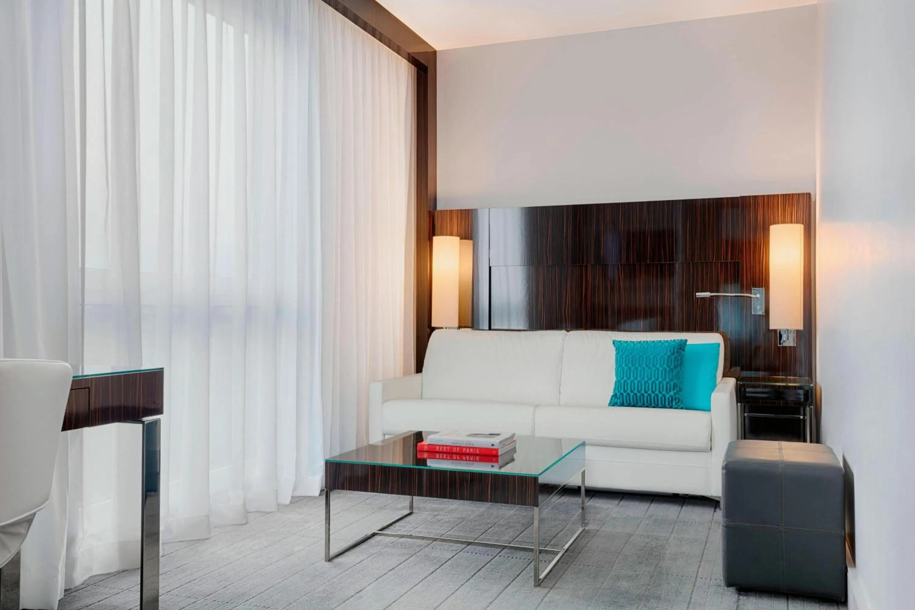 Photo of the whole room in Le Méridien Paris Arc De Triomphe