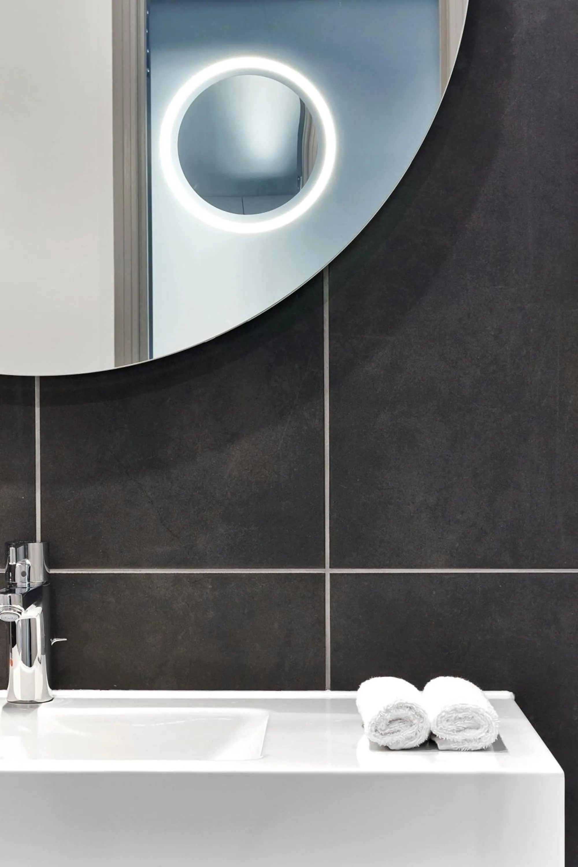 Bathroom in Le Méridien Paris Arc De Triomphe