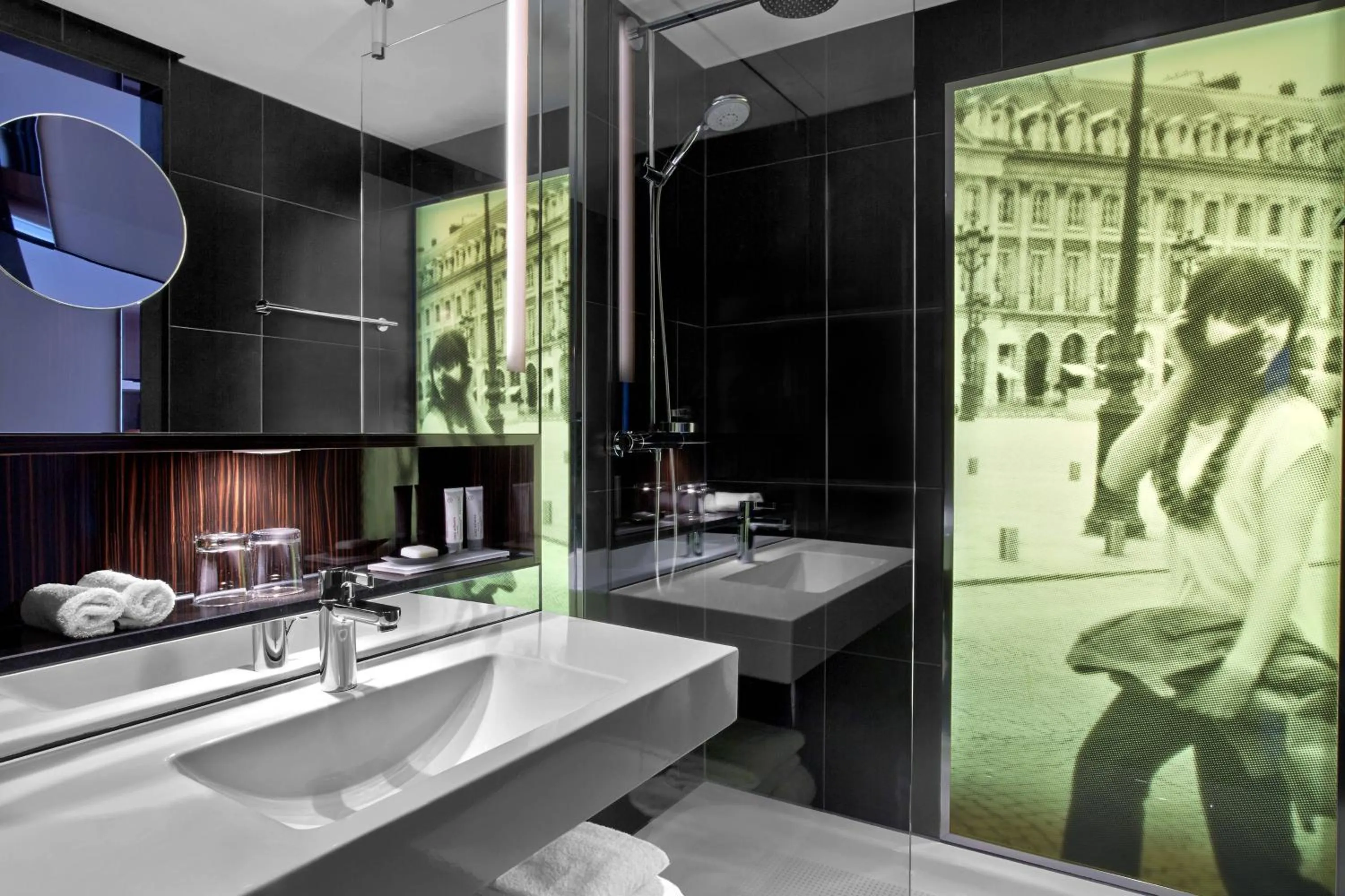 Bathroom in Le Méridien Paris Arc De Triomphe