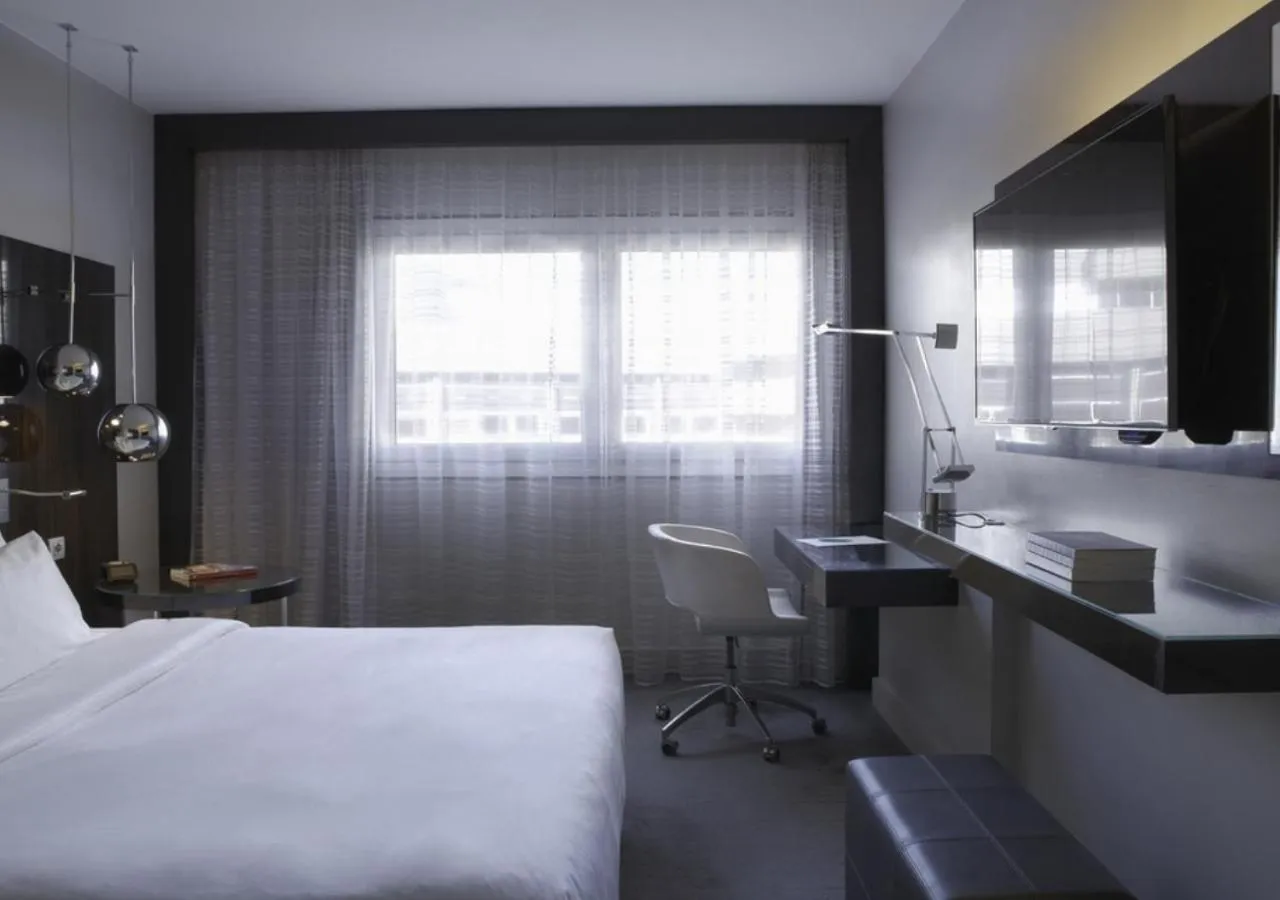 Bed in Le Méridien Paris Arc De Triomphe