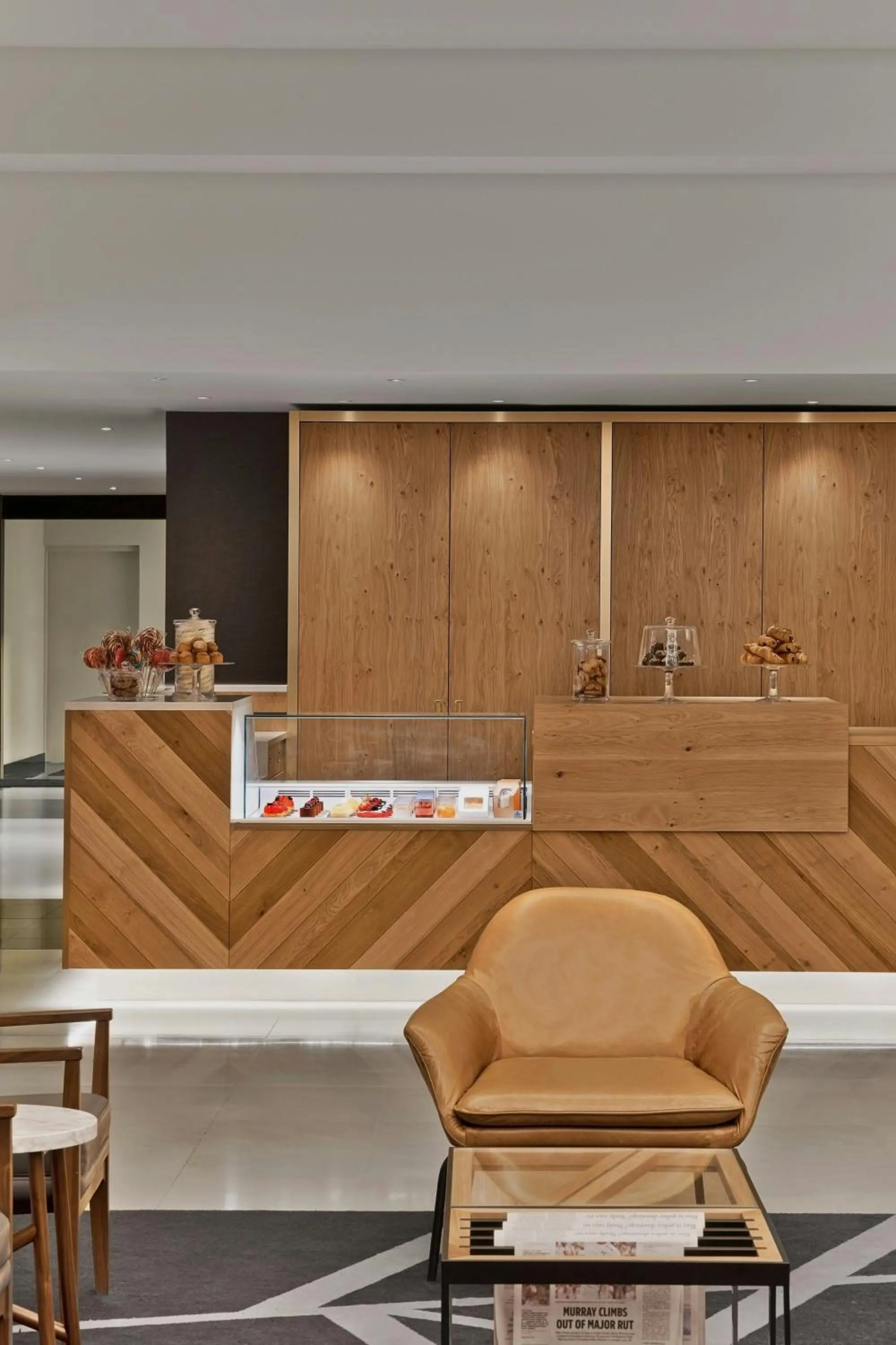 Restaurant/places to eat in Le Méridien Paris Arc De Triomphe