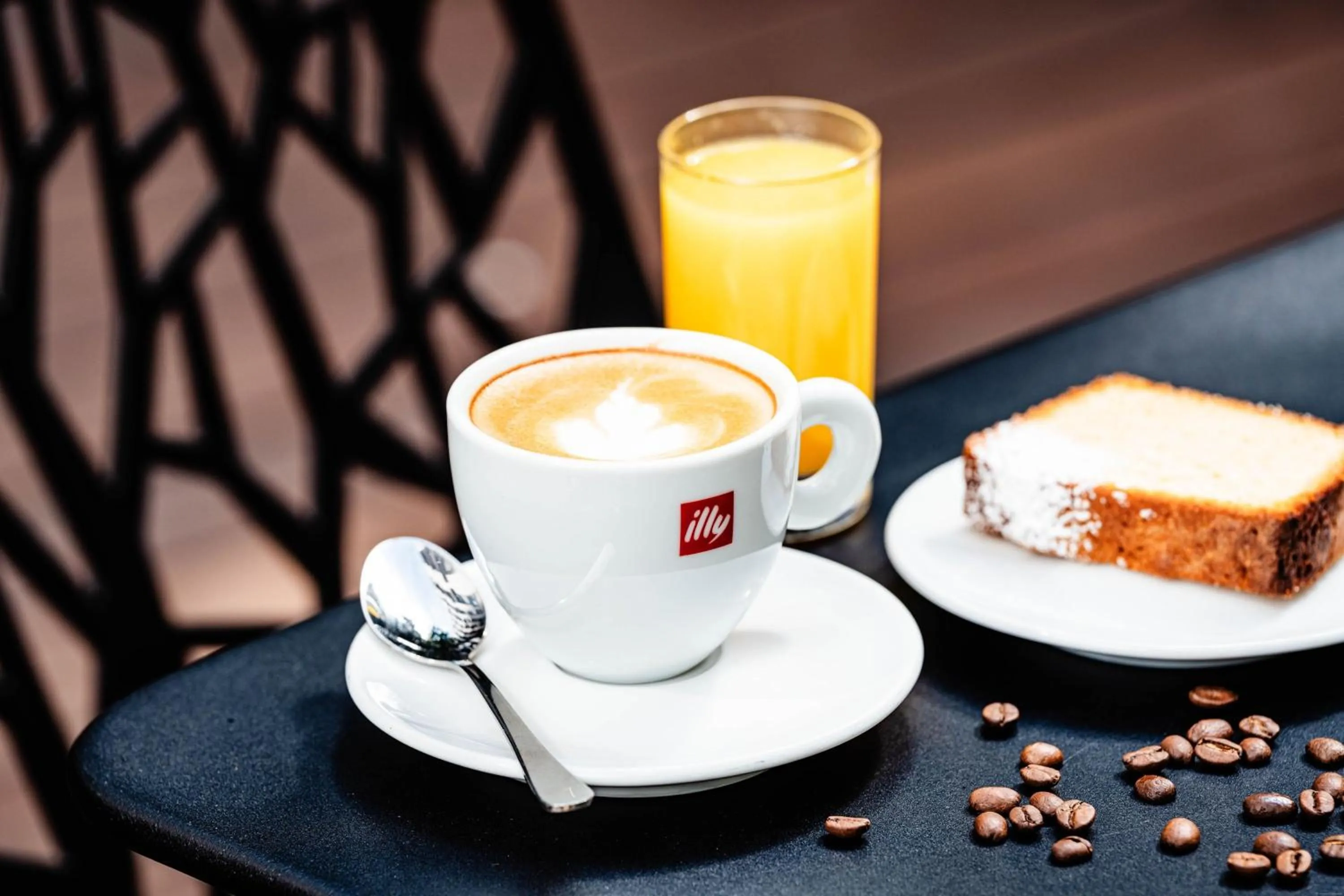 Restaurant/places to eat in Le Méridien Paris Arc De Triomphe