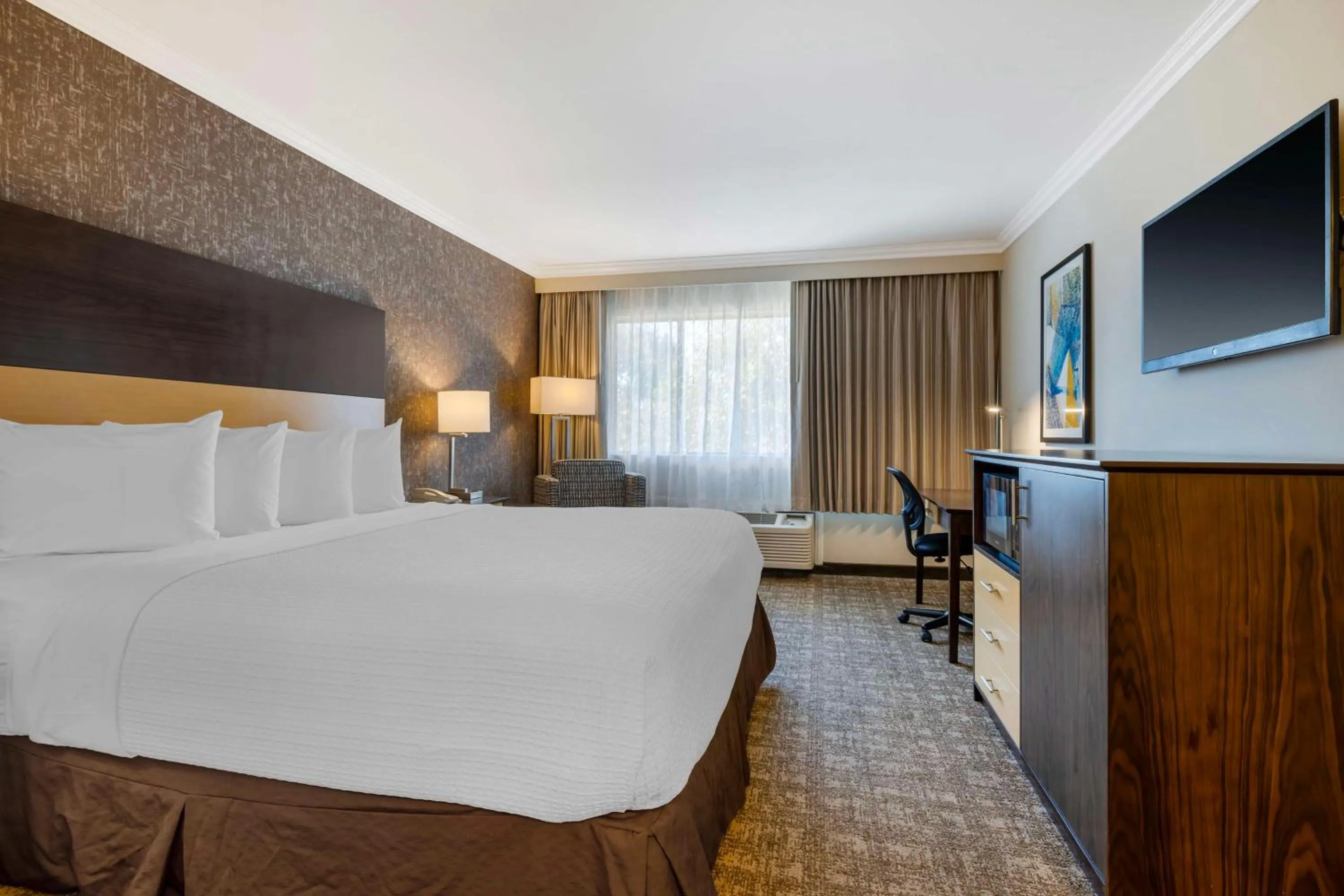 Bedroom, Bed in Best Western Los Angeles Worldport Hotel