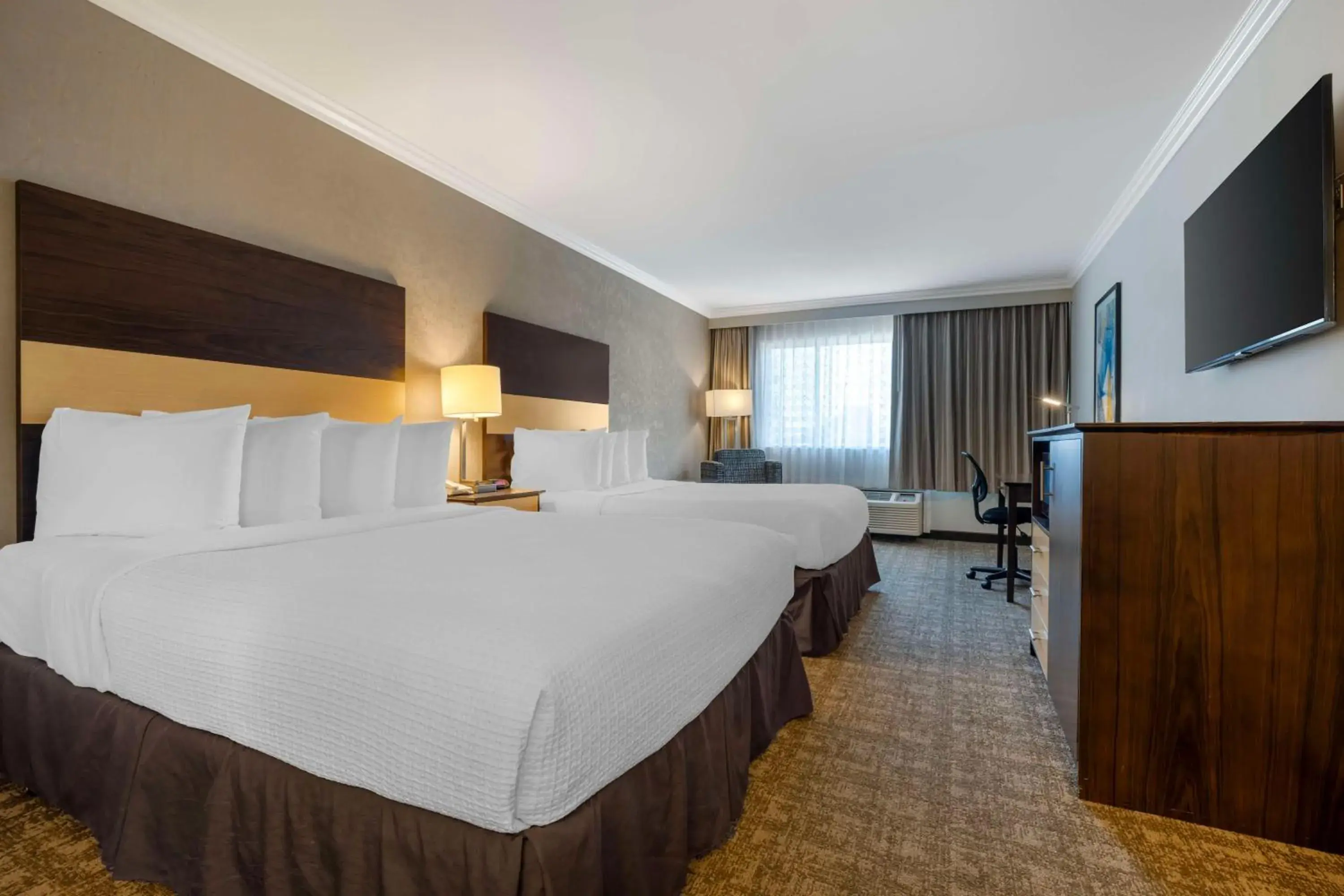 Queen Room with Two Queen Beds in Best Western Los Angeles Worldport Hotel Queen Room with Two Queen Beds in Best Western Los Angeles Worldport Hotel