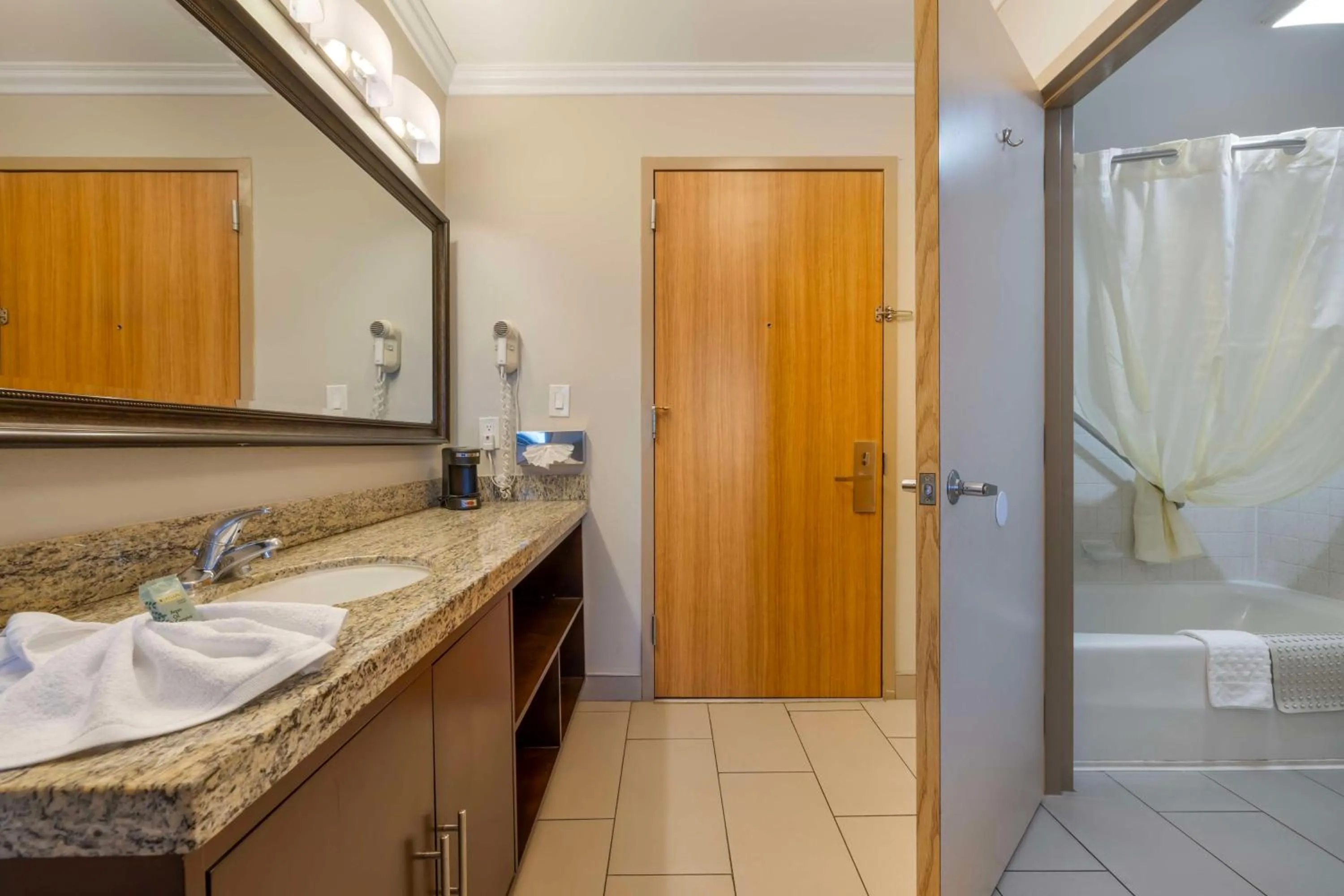 Bathroom in Best Western Los Angeles Worldport Hotel