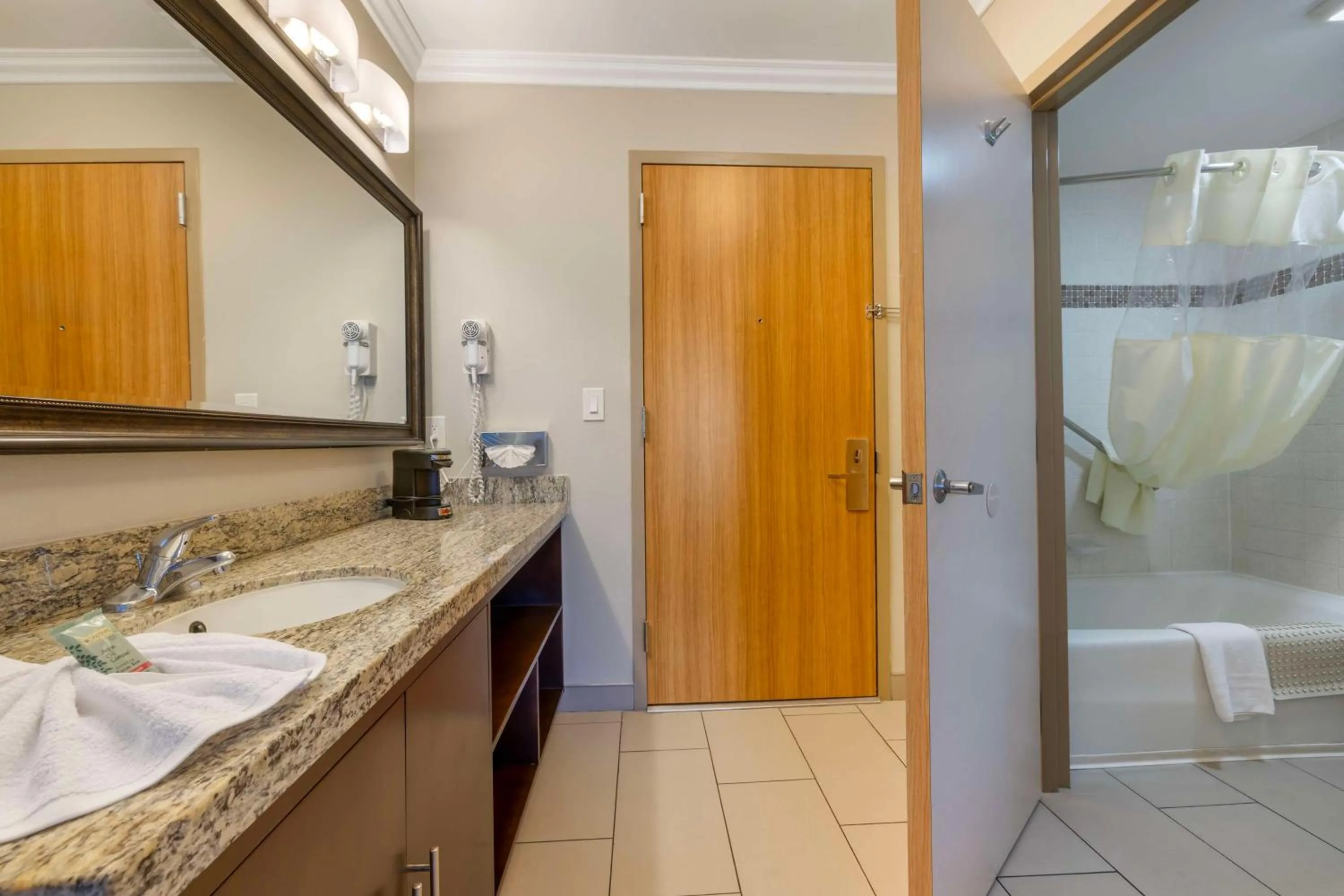 Bathroom in Best Western Los Angeles Worldport Hotel