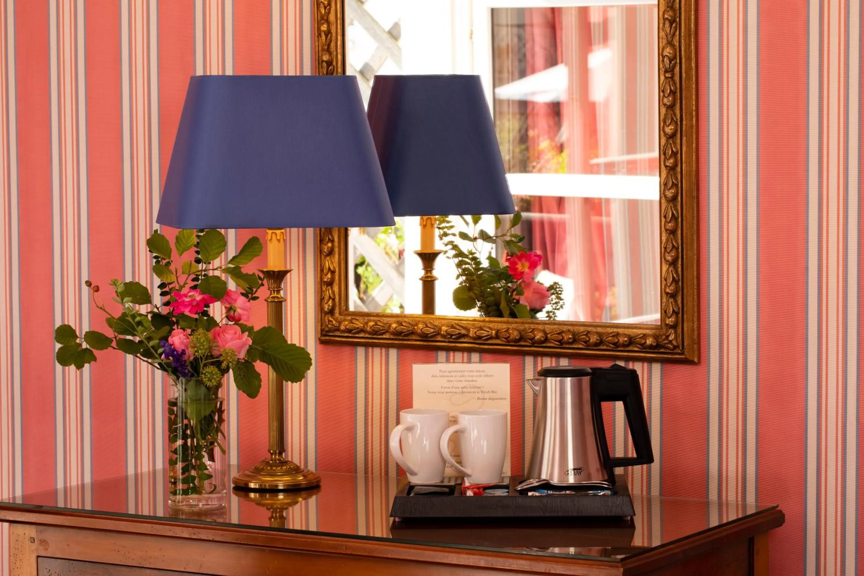 Coffee/tea facilities in Hôtel Château de l'ile