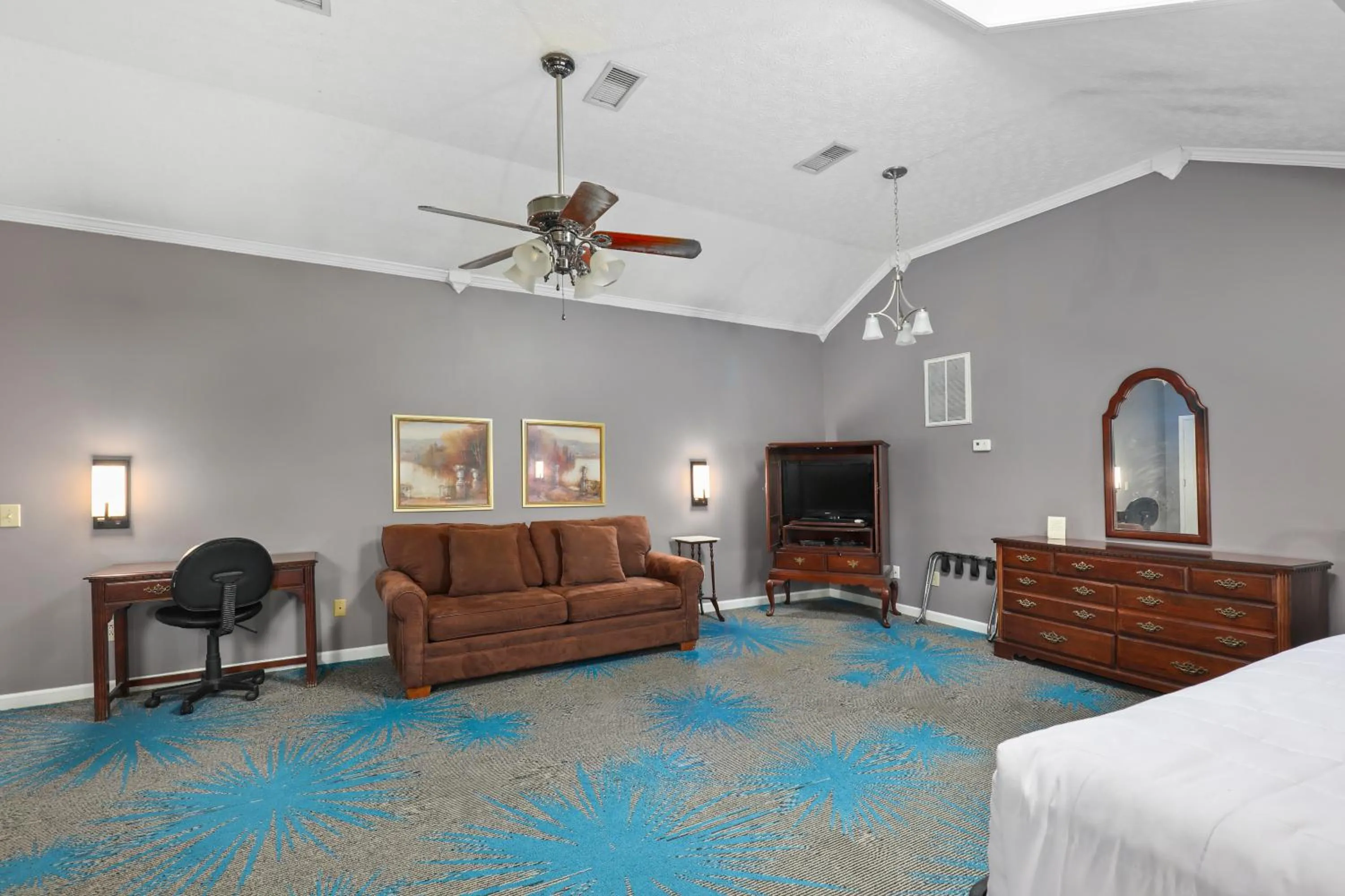 TV and multimedia, Bed in Four Seasons Country Inn