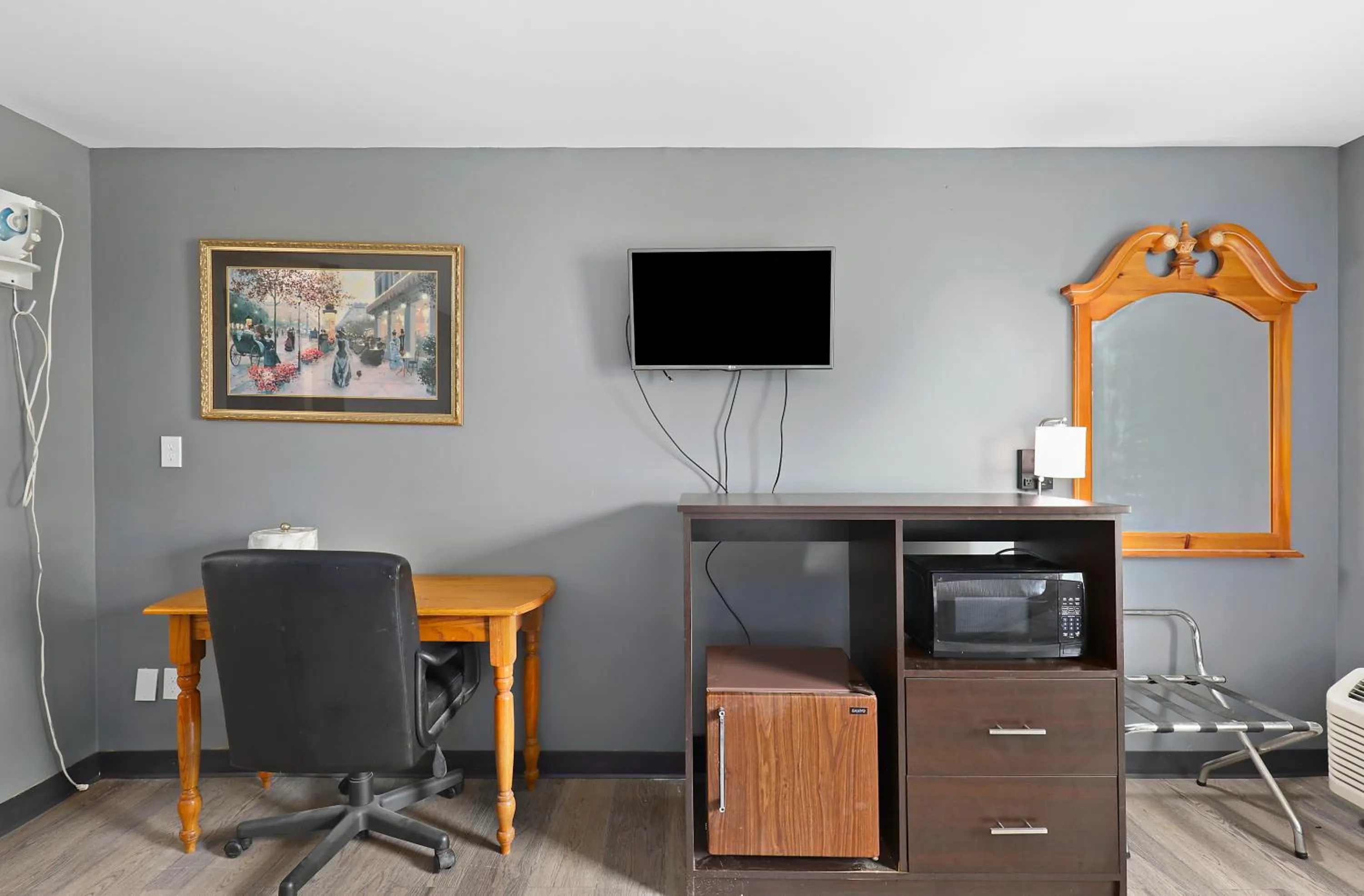 TV and multimedia in Four Seasons Country Inn