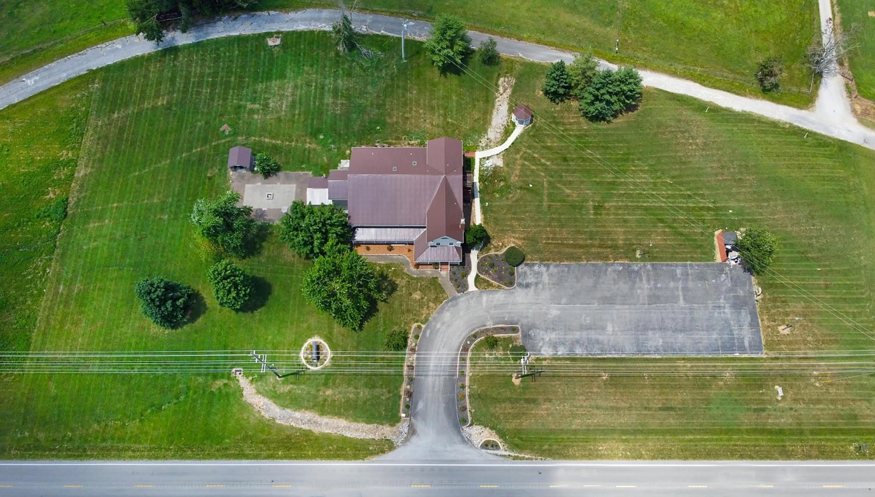 Property building in Four Seasons Country Inn