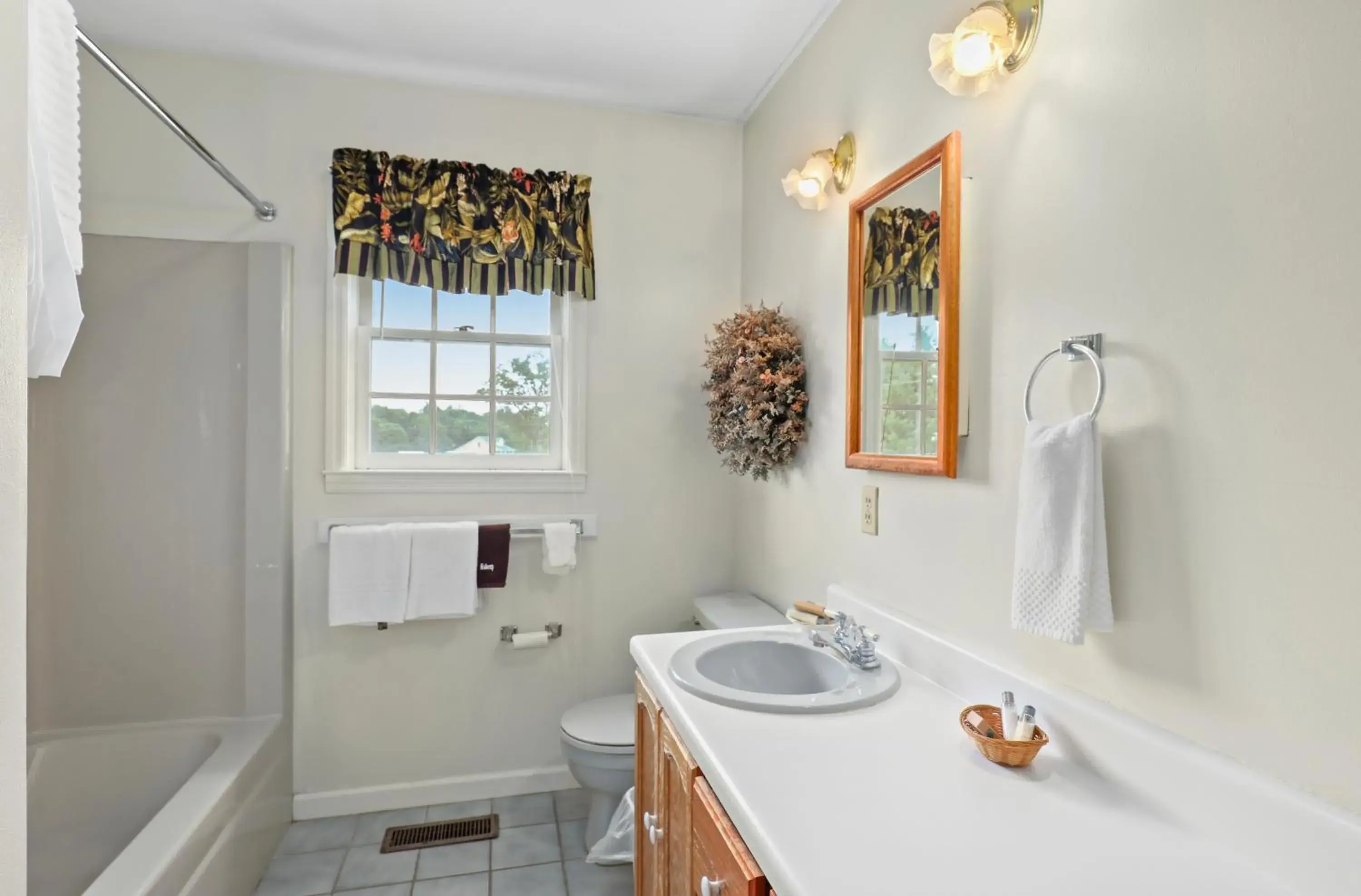 Executive King Room in Four Seasons Country Inn Executive King Room in Four Seasons Country Inn