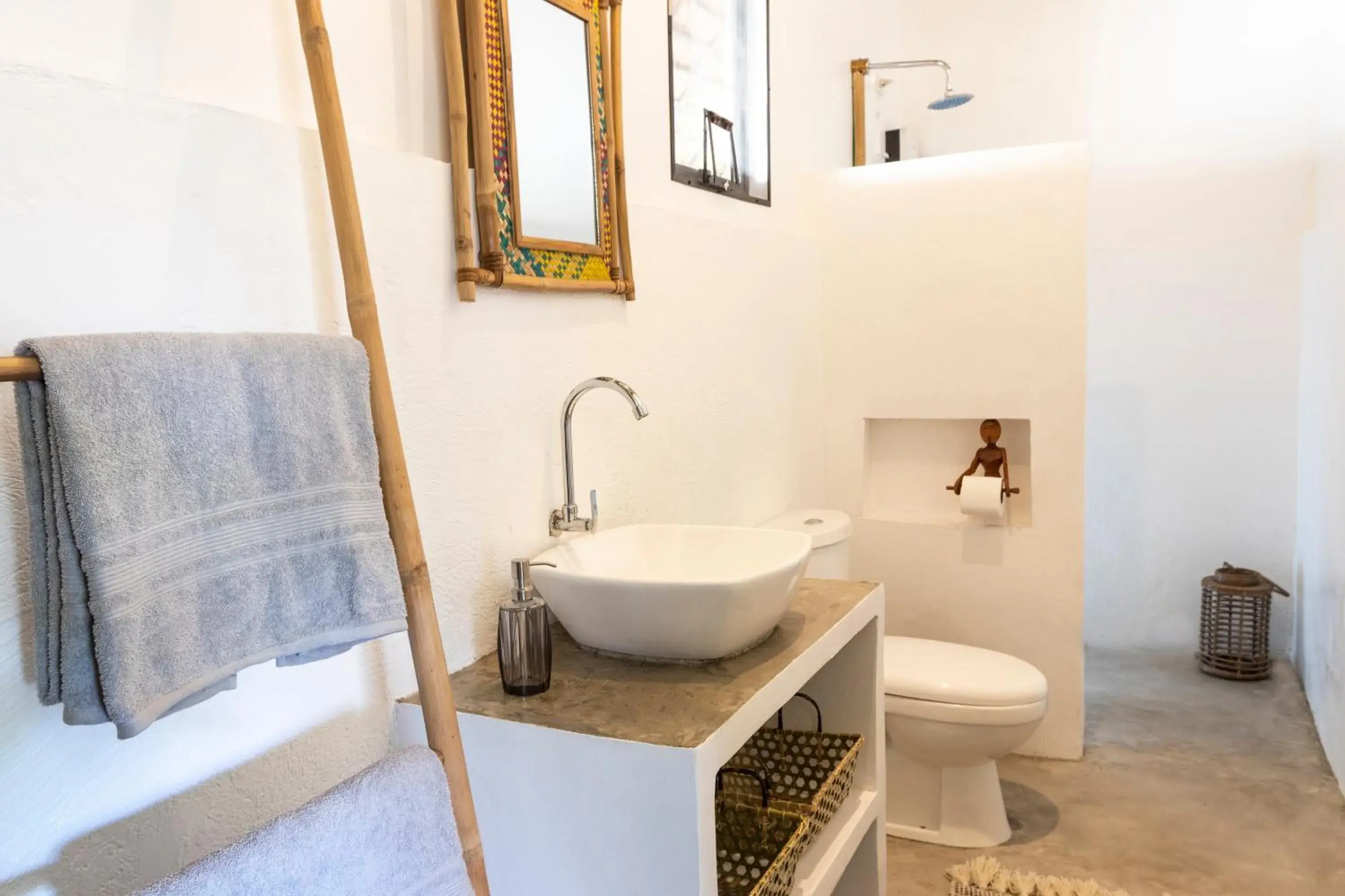 Queen Room with Pool View in Three Little Birds Resort Queen Room with Pool View in Three Little Birds Resort