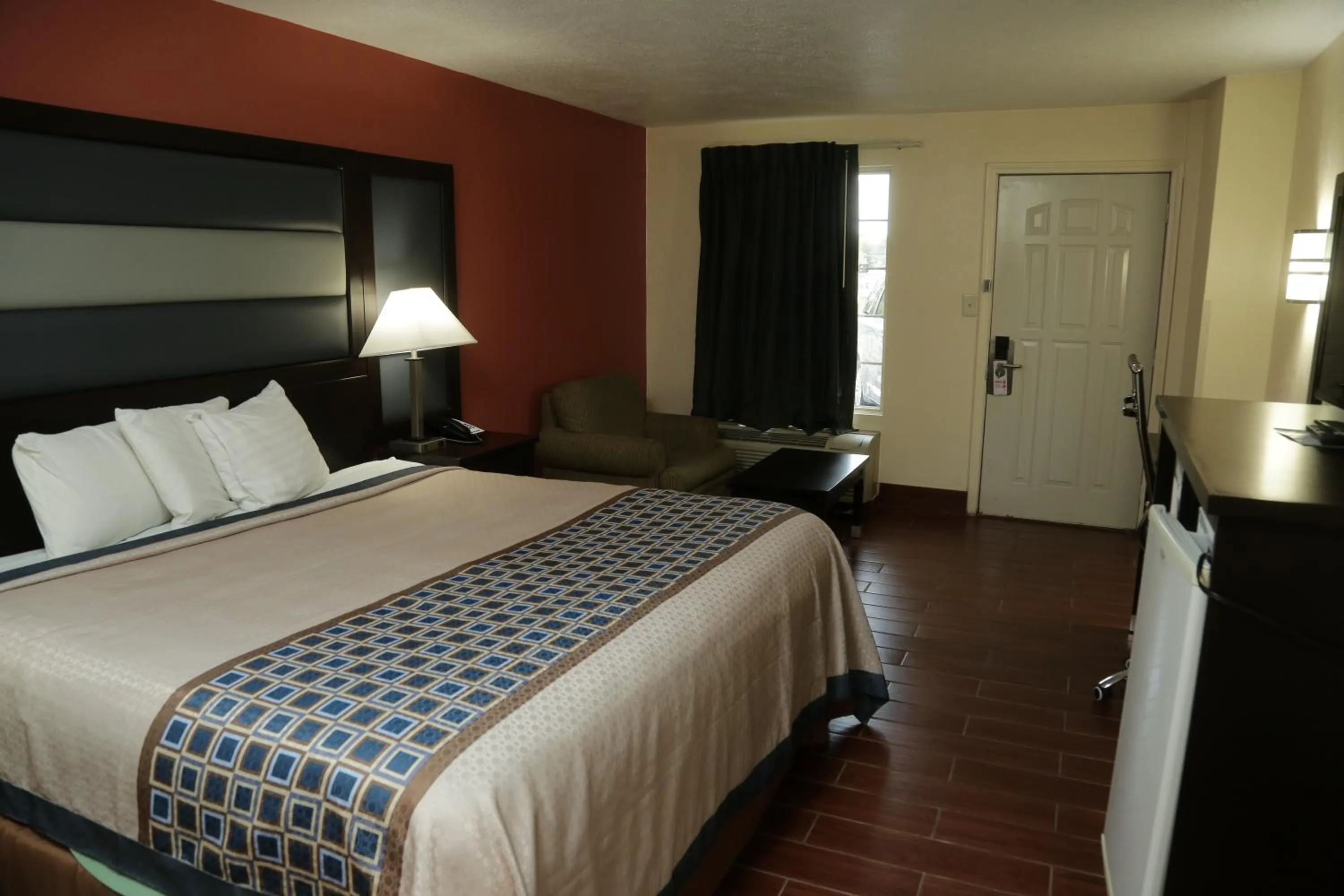 Bed in Budget Inn - Washington