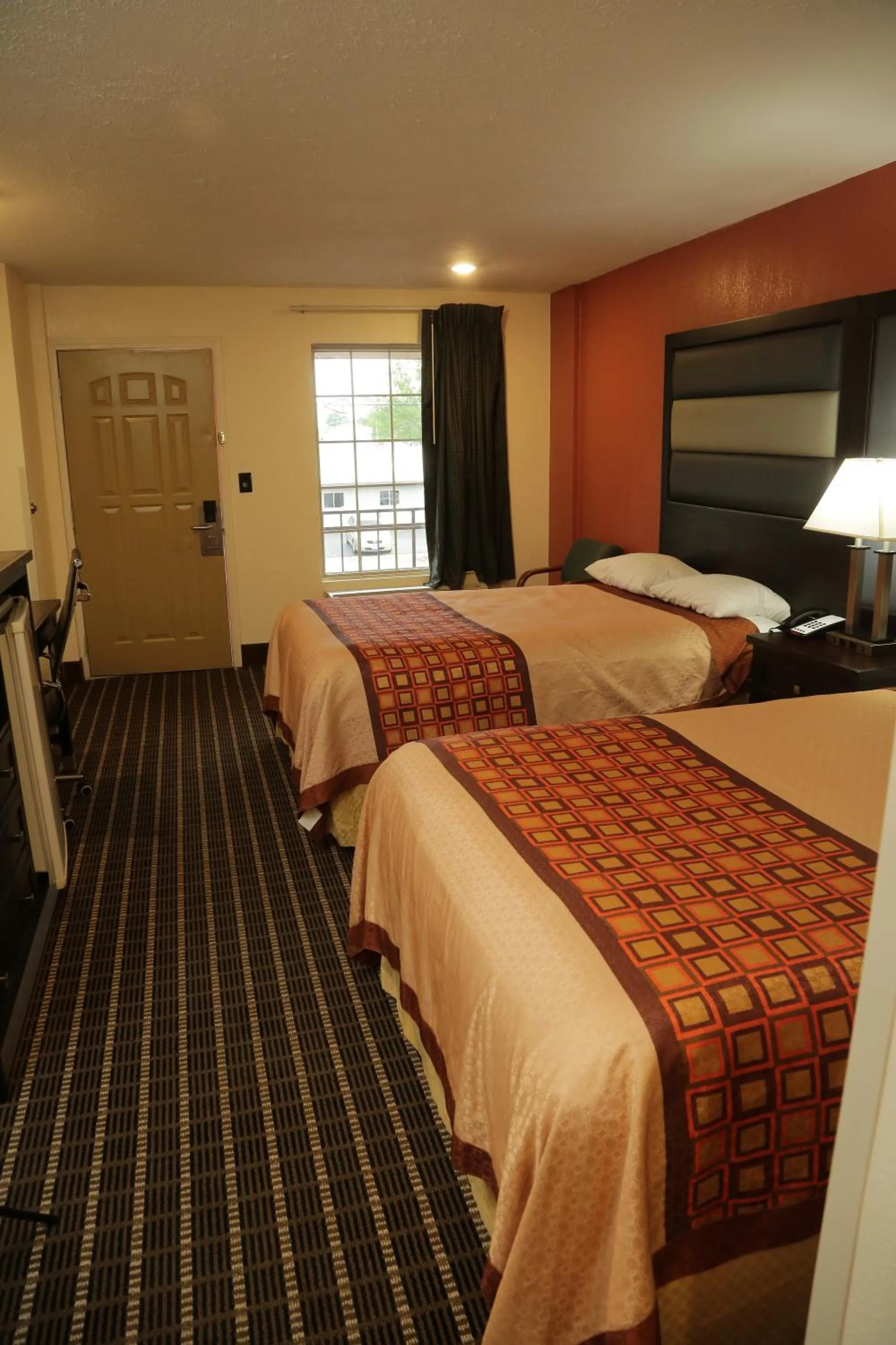 Bed in Budget Inn - Washington