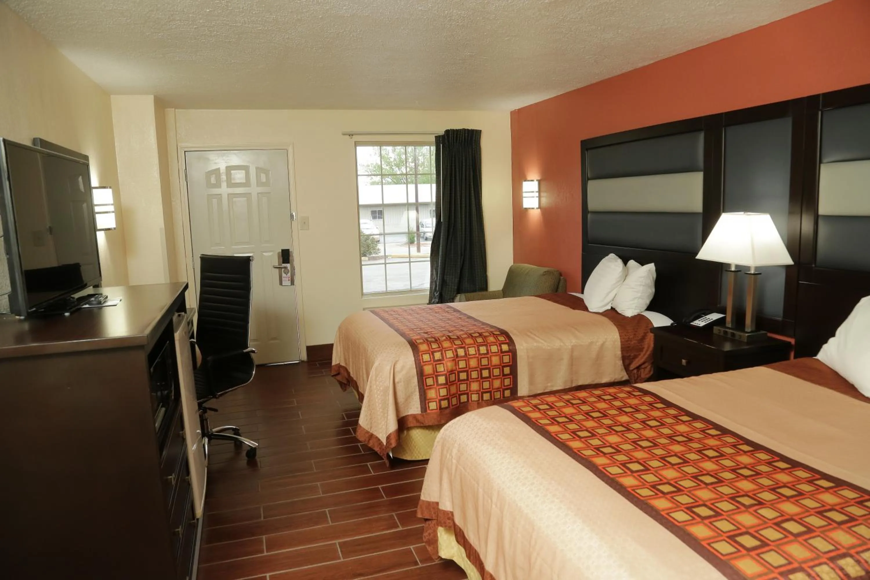 Bed in Budget Inn - Washington