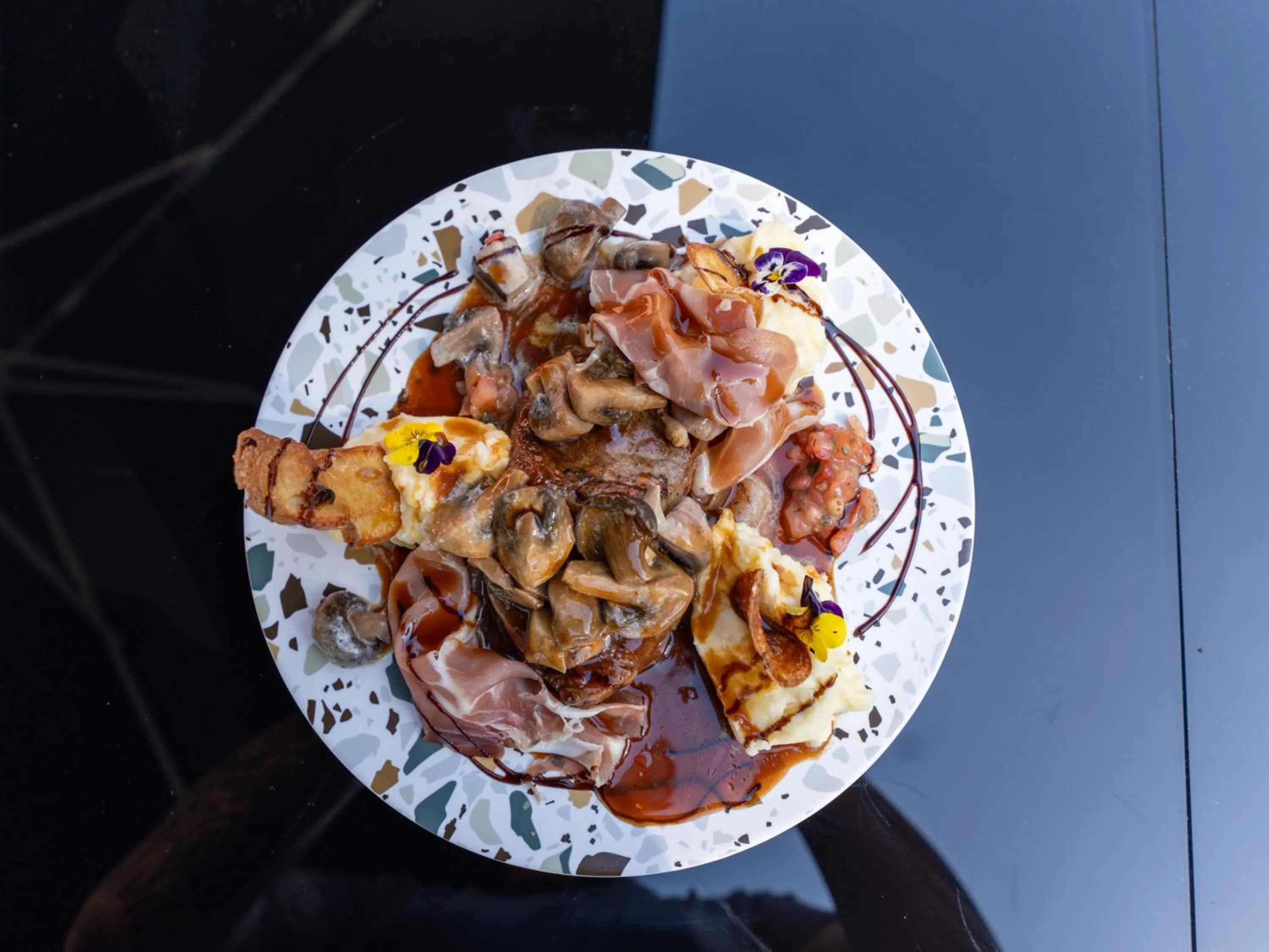 Restaurant/places to eat in Kyriad Lyon Sud Sainte Foy