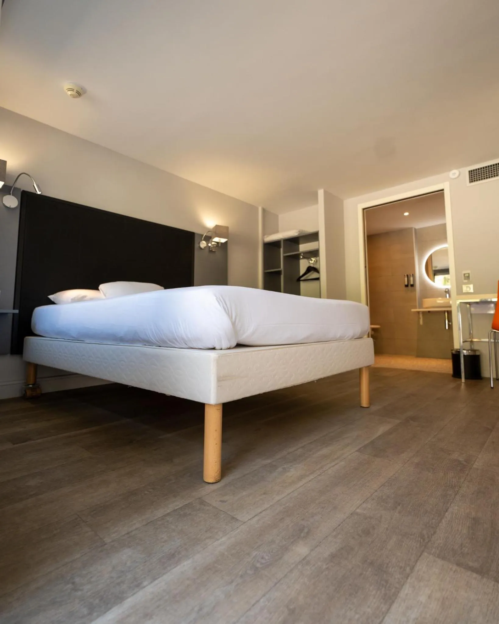 Bed in Kyriad Lyon Sud Sainte Foy