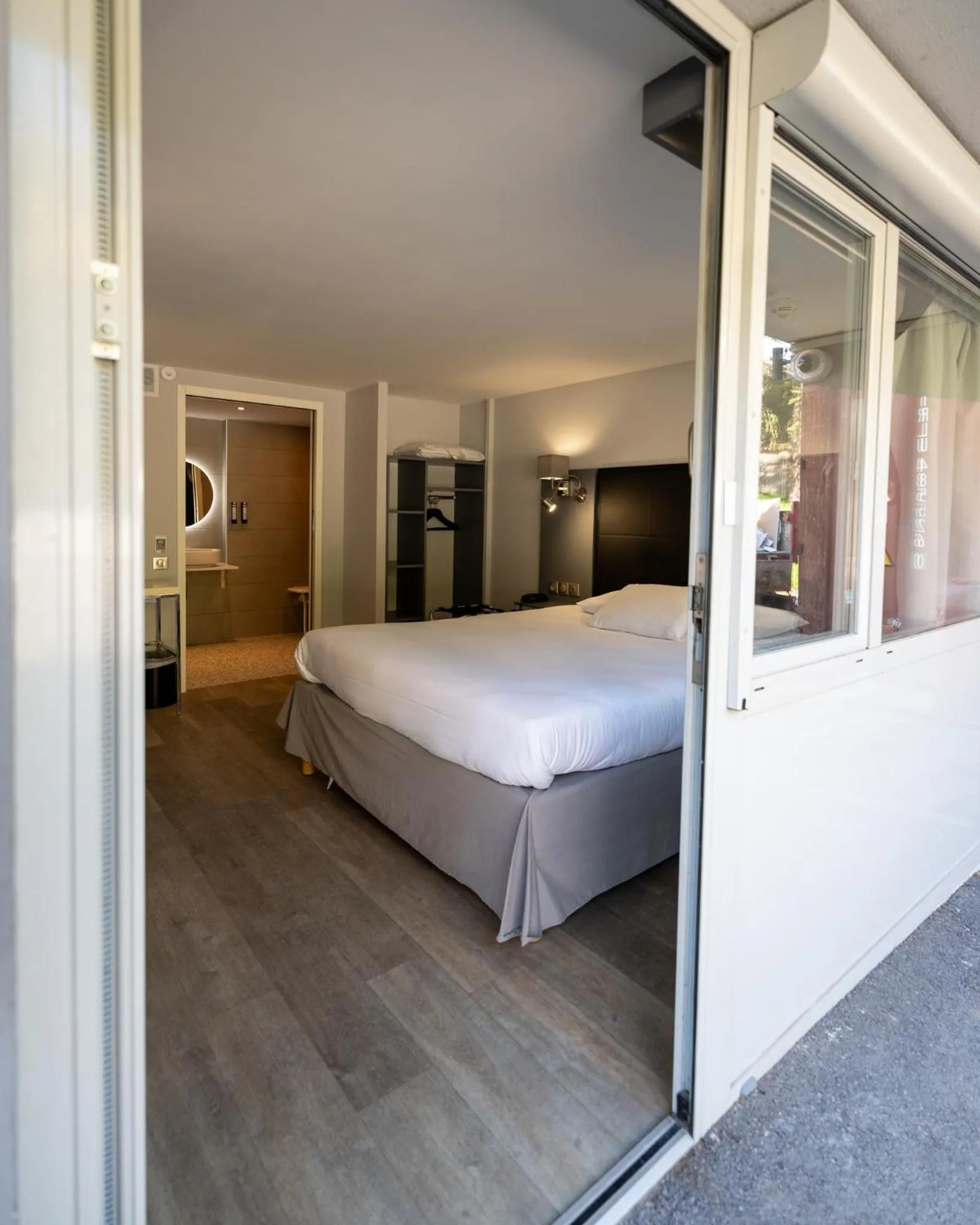 Property building, Bed in Kyriad Lyon Sud Sainte Foy