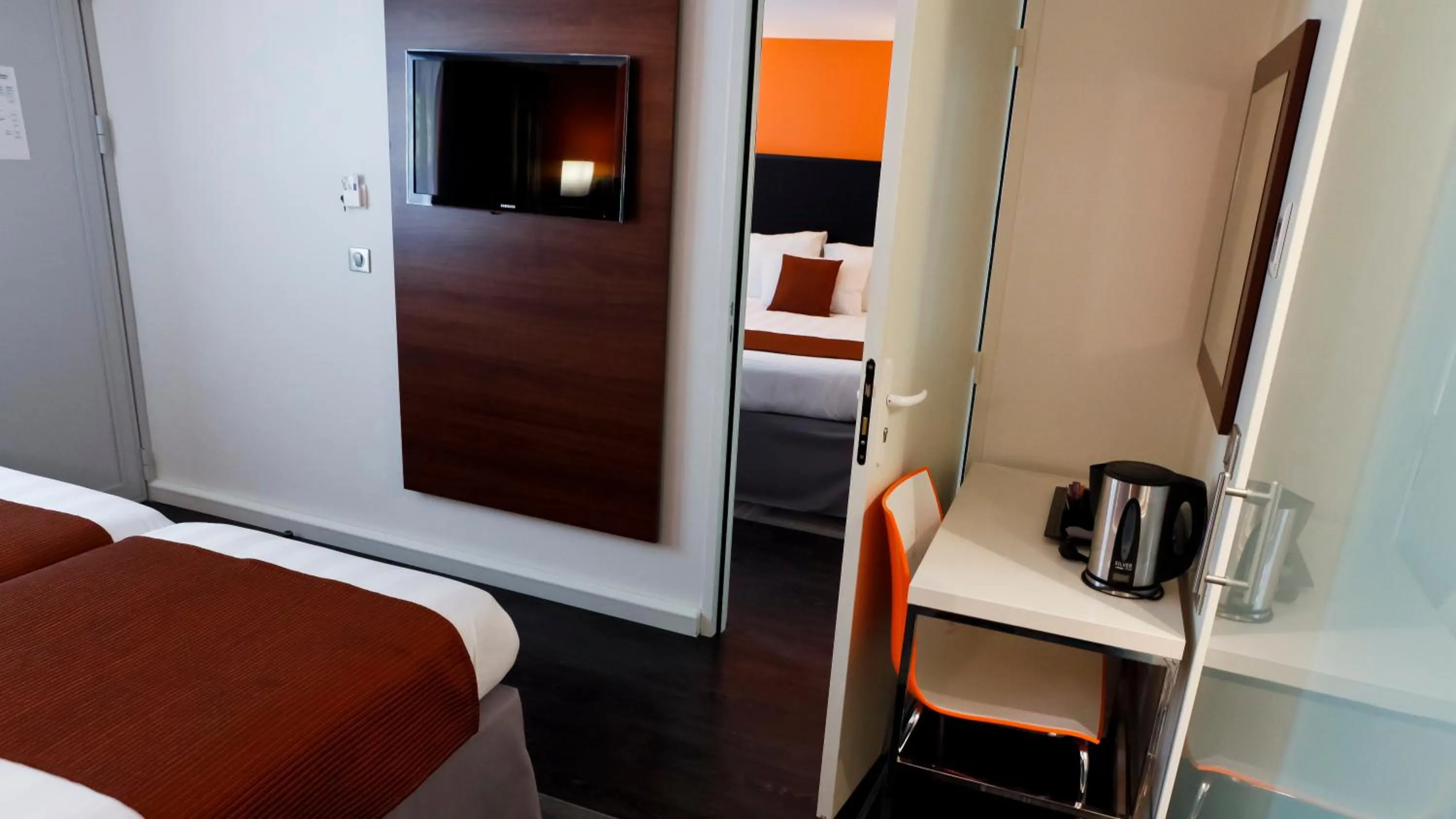 Seating area, Bed in Kyriad Lyon Sud Sainte Foy