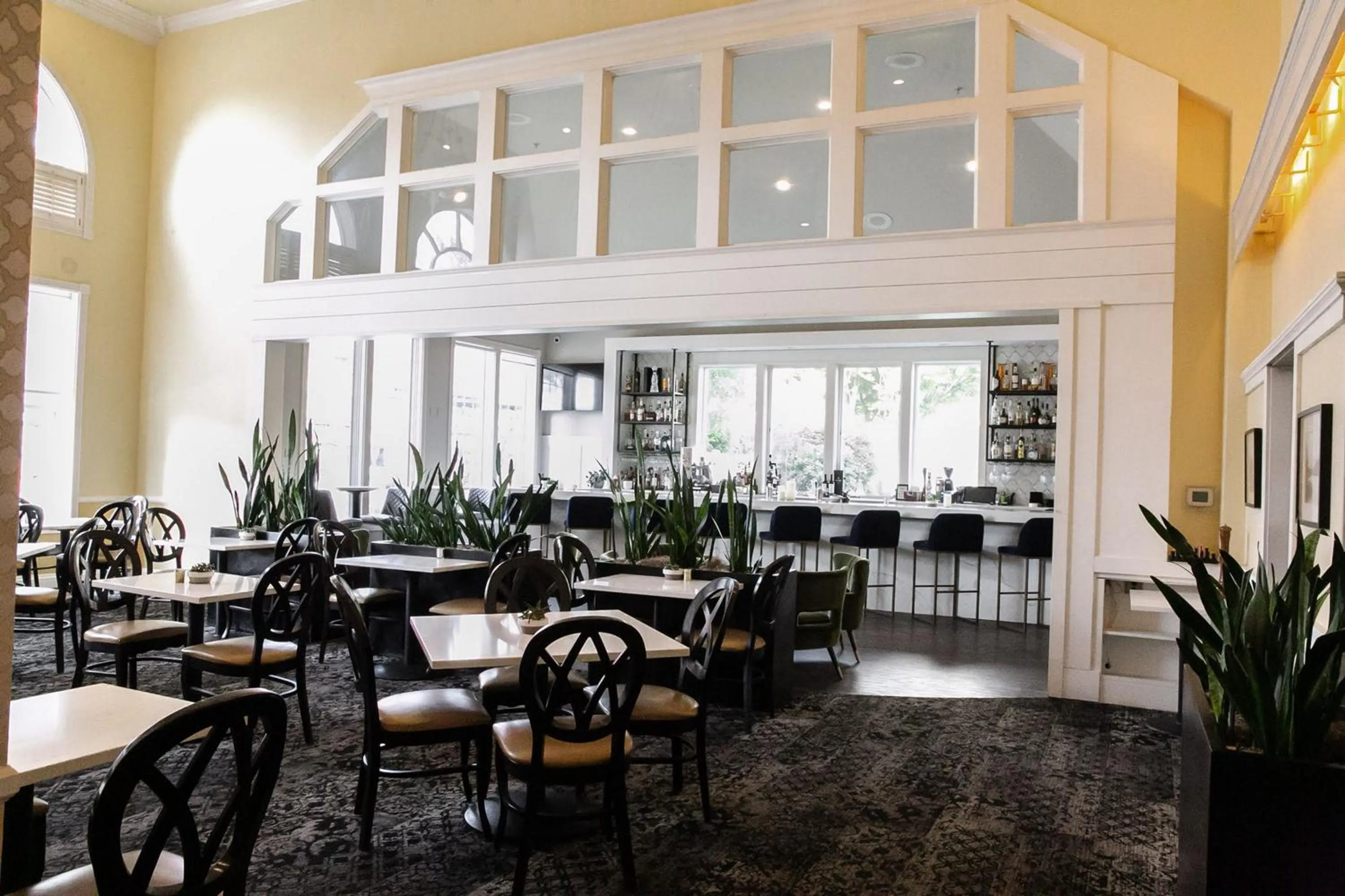 Restaurant/places to eat in Majestic Inn and Spa